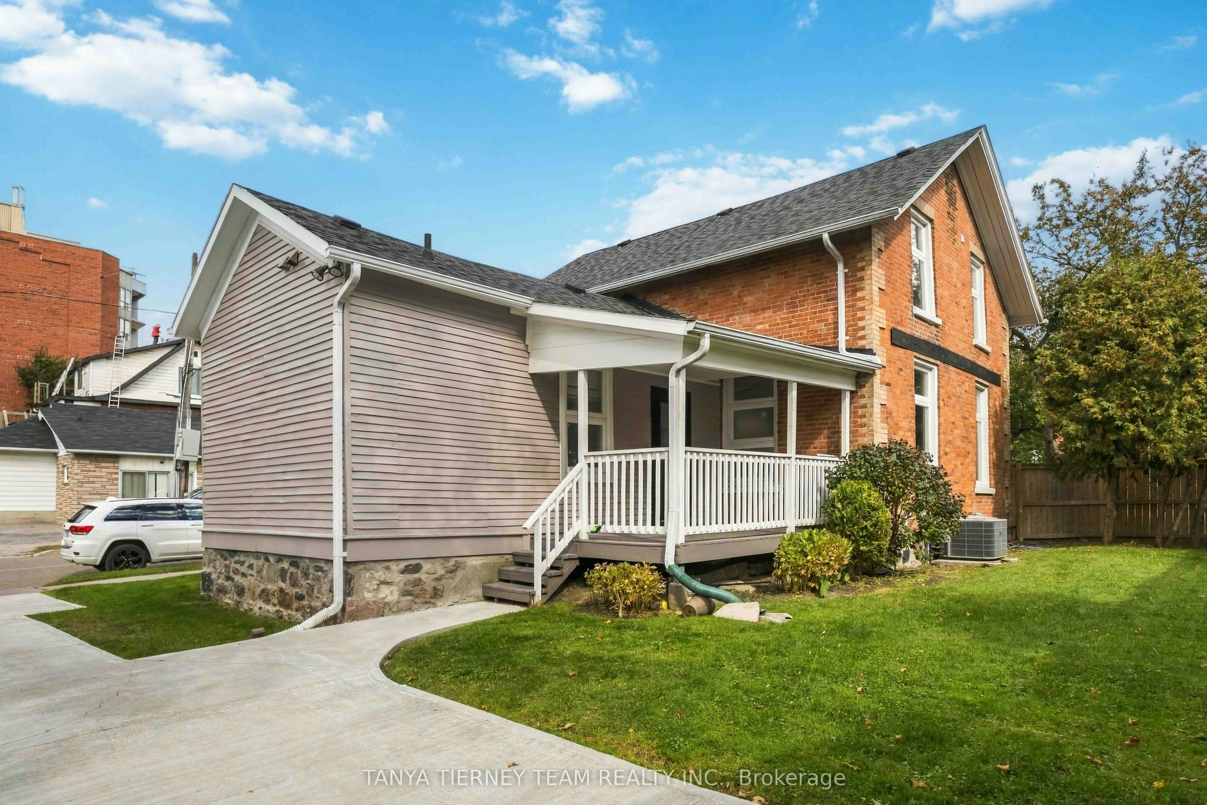 Upper-168 Centre Street S, Oshawa, ON, L1H 4A6 - 2