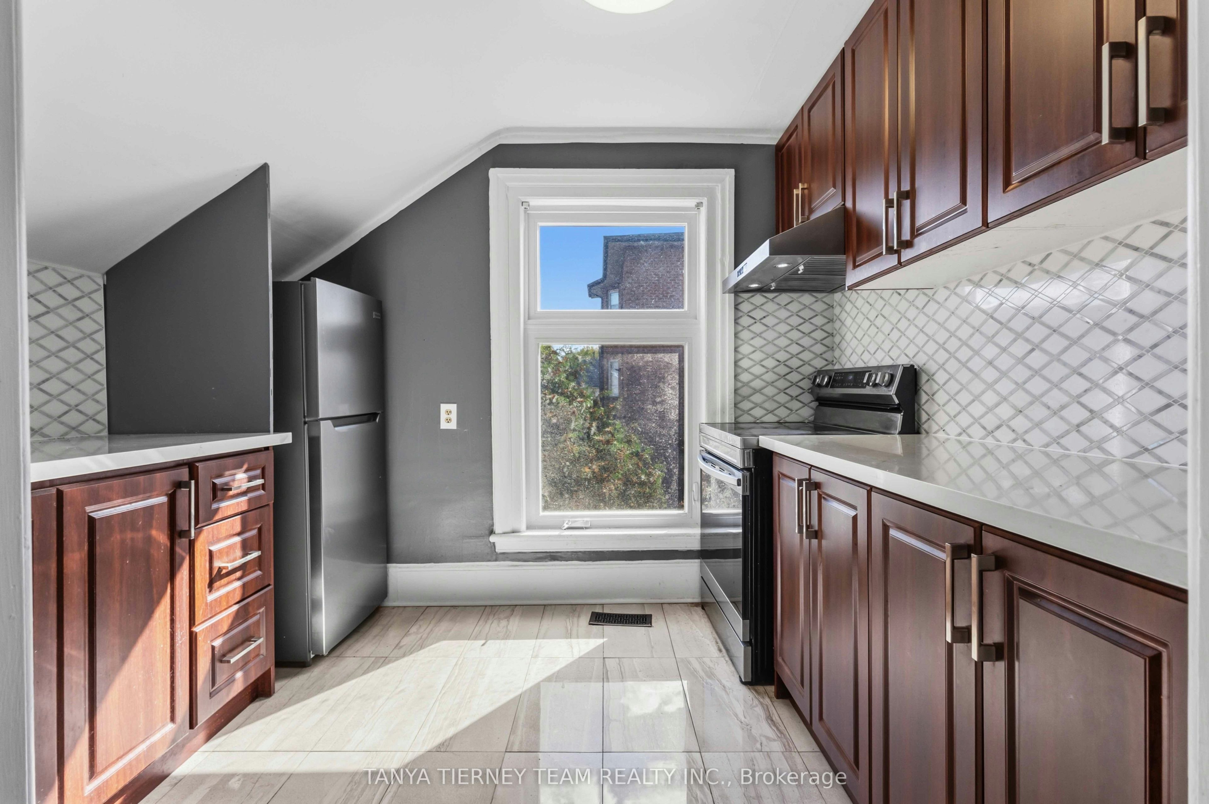 Upper-168 Centre Street S, Oshawa, ON, L1H 4A6 - 12