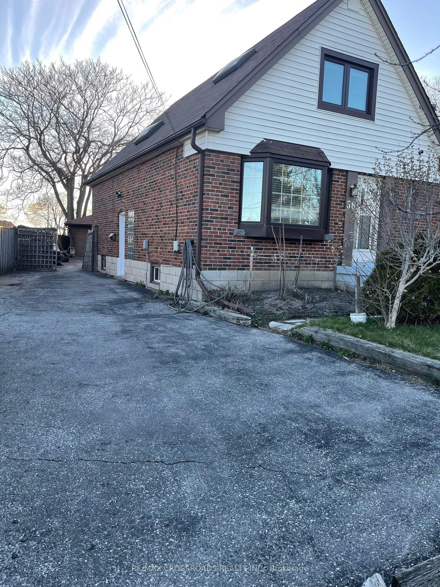 Upper-56 Harris Park Drive, Toronto, ON, M1L 3A7 - 2