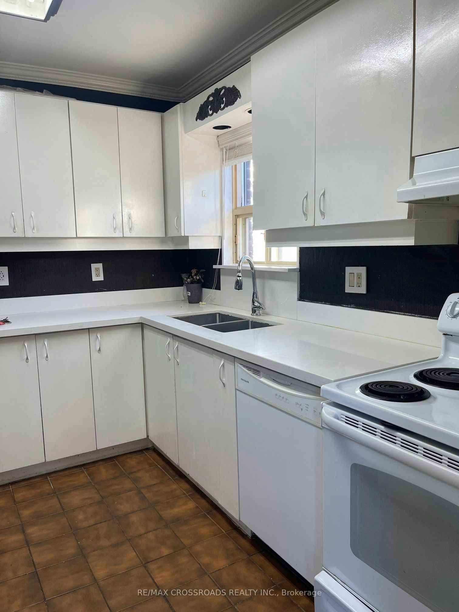 Upper-56 Harris Park Drive, Toronto, ON, M1L 3A7 - 5
