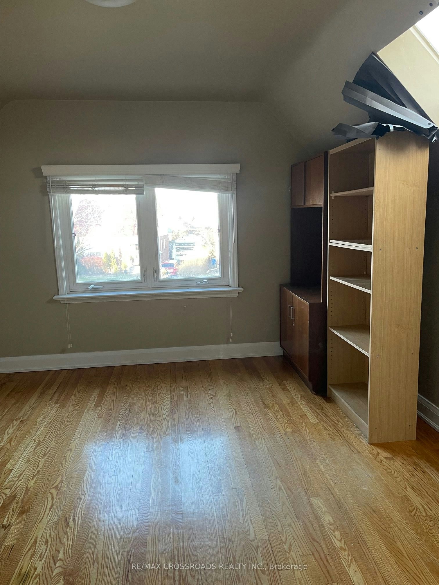 Upper-56 Harris Park Drive, Toronto, ON, M1L 3A7 - 6