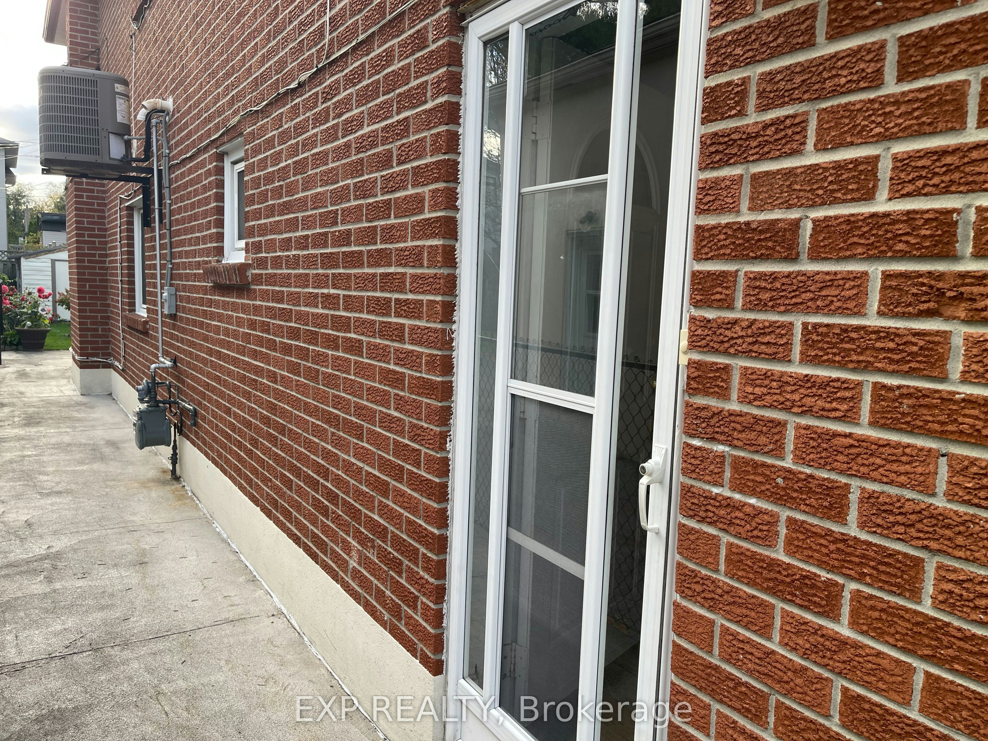Ground Floor-94 Heale Avenue, Toronto, ON, M1N 3X8 - 3