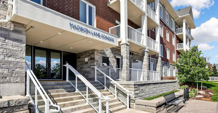 415-290 Liberty Street N, Clarington, ON, L1C 0V5 - 2