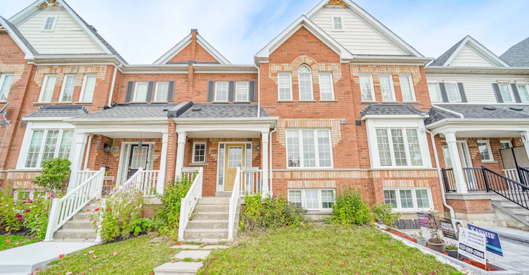 90 Williamson Drive E, Ajax, ON, L1T 0A5