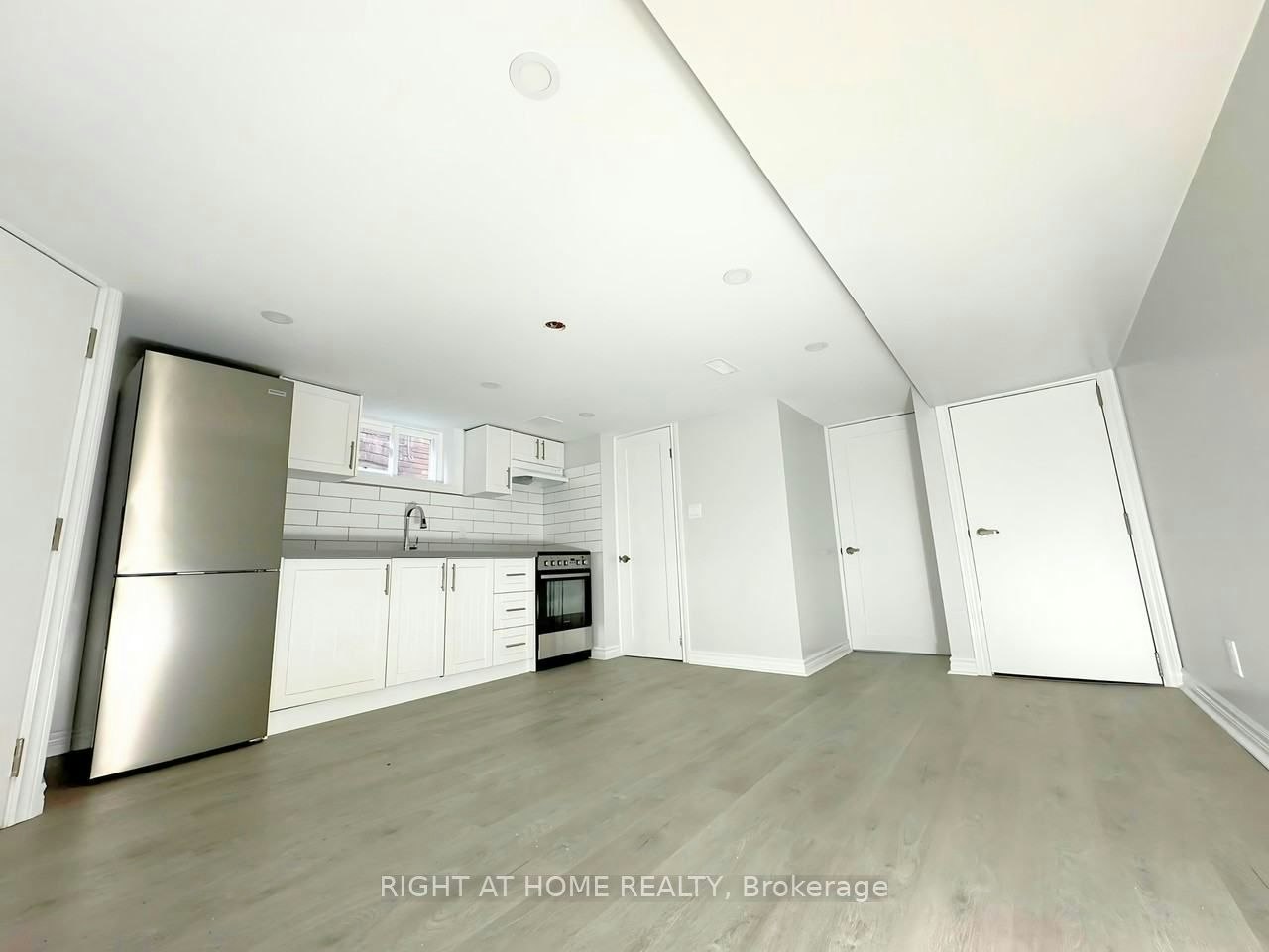 BSMT-68 Woodington Avenue, Toronto, ON, M4C 3J5 - 5