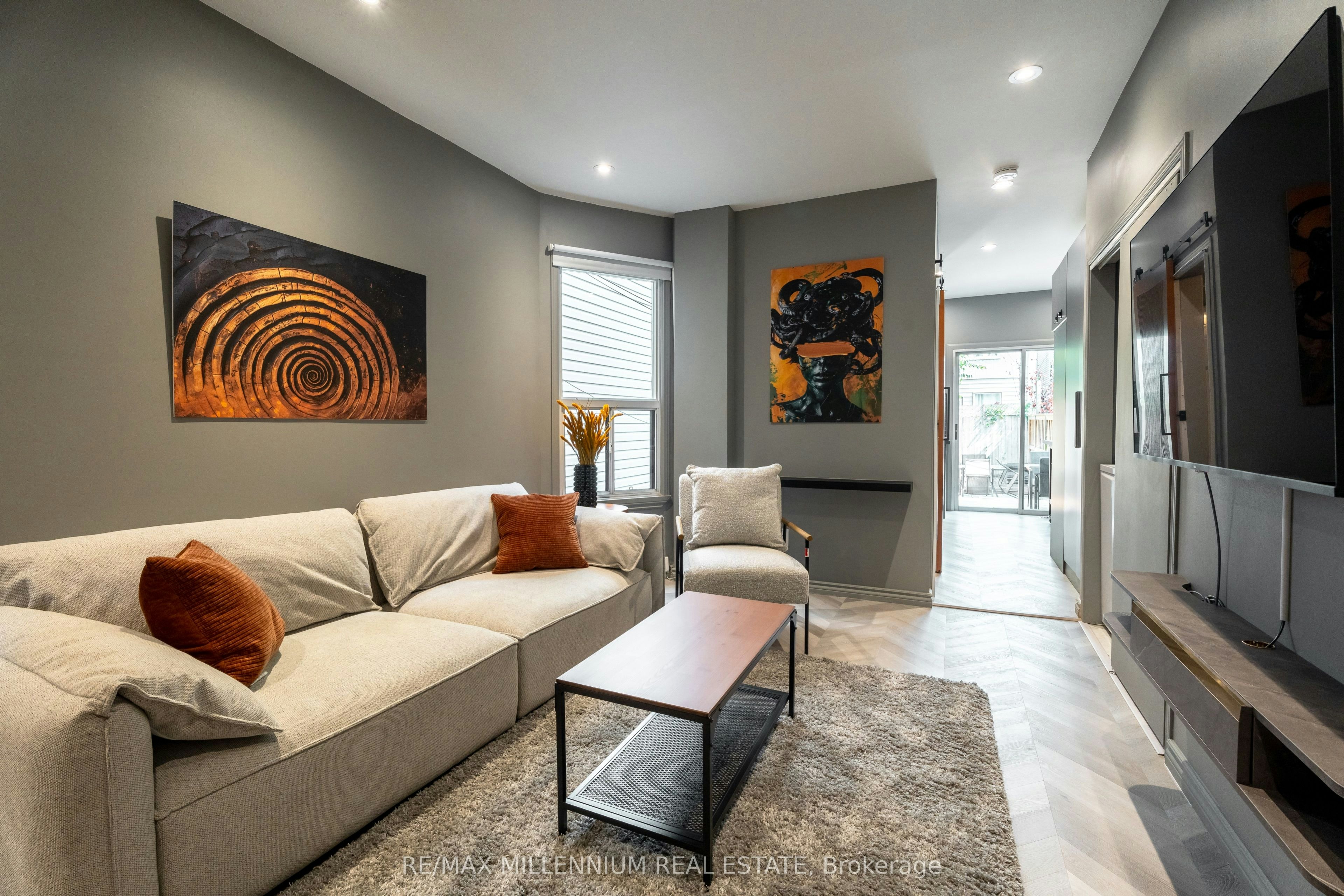 Main-797 Pape Avenue, Toronto, ON, M4K 3T2