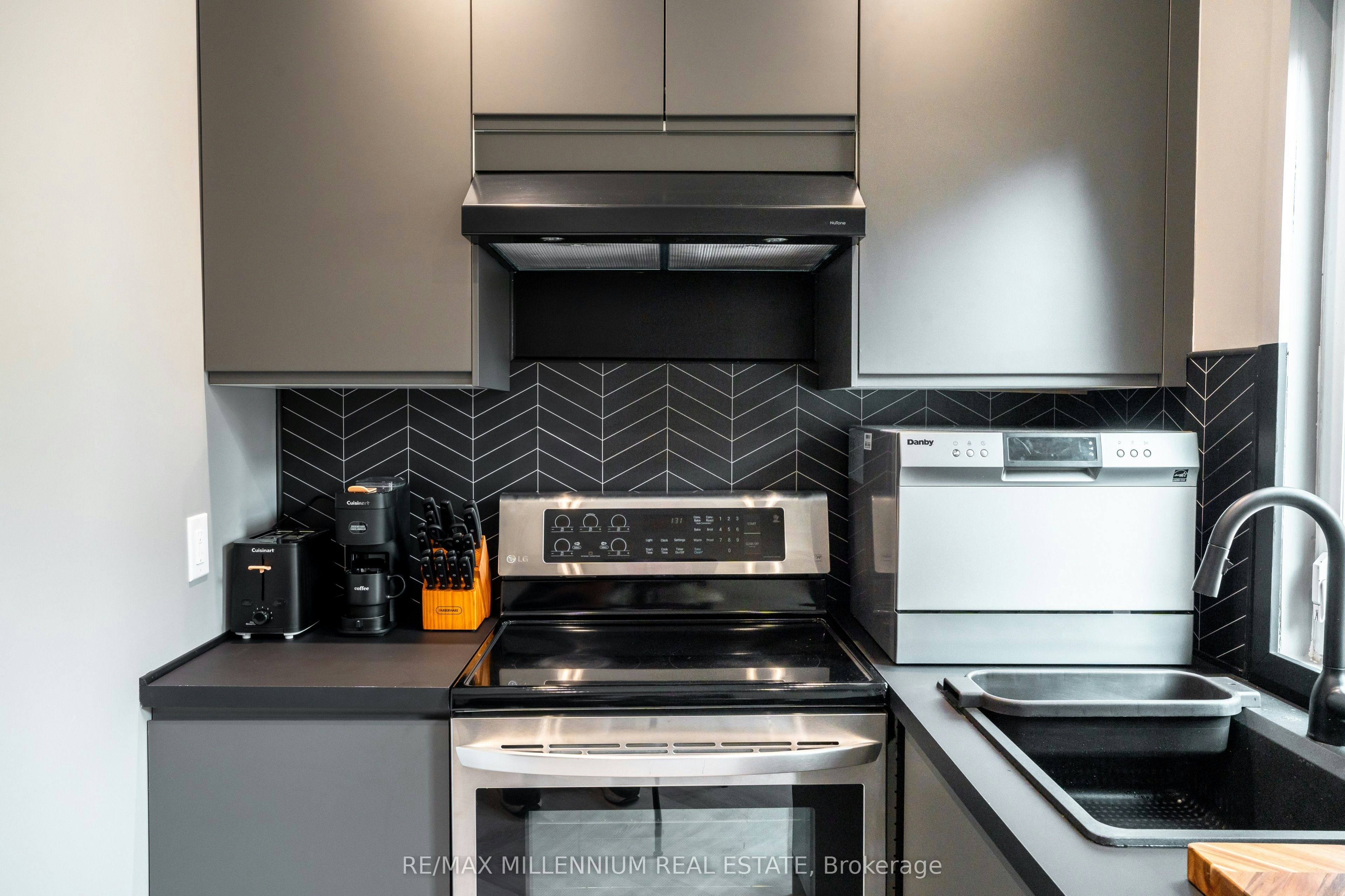 Main-797 Pape Avenue, Toronto, ON, M4K 3T2 - 10