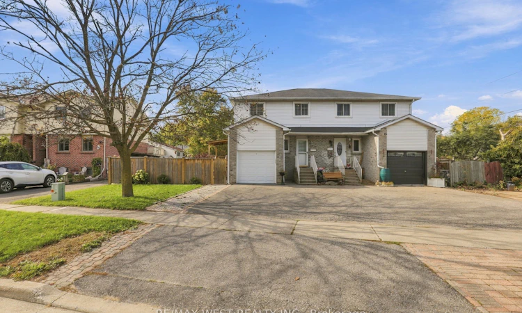 12 Waverly Street S