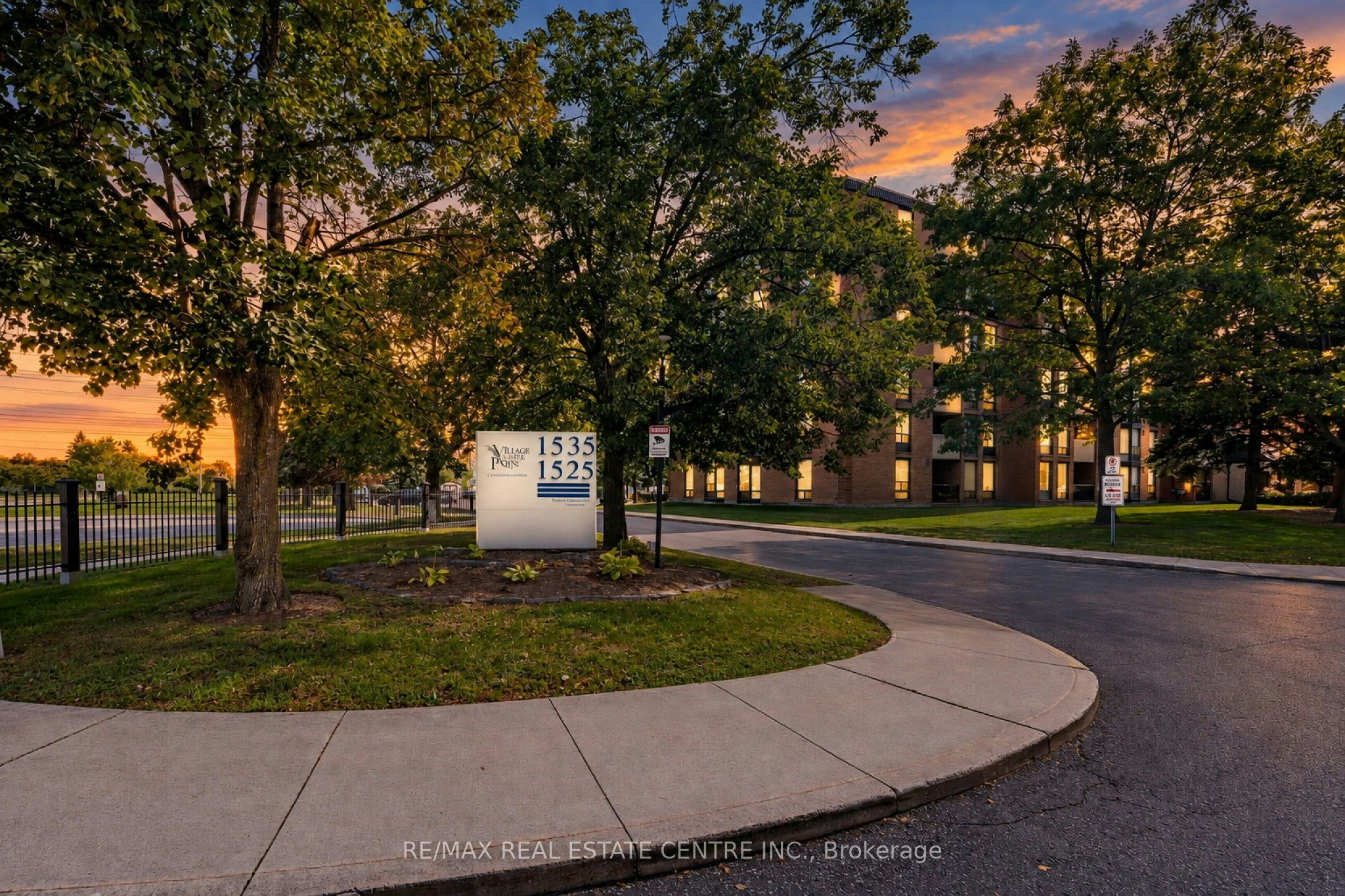 315-1525 Diefenbaker Court, Pickering, ON, L1V 3W1