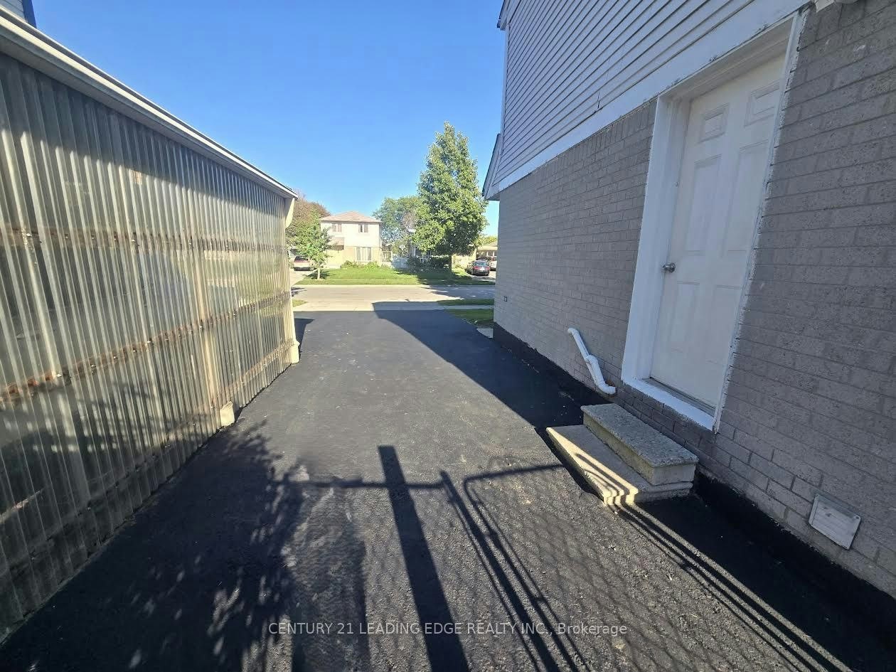 5 Murison Boulevard, Toronto, ON, M1B 2B1 - 2