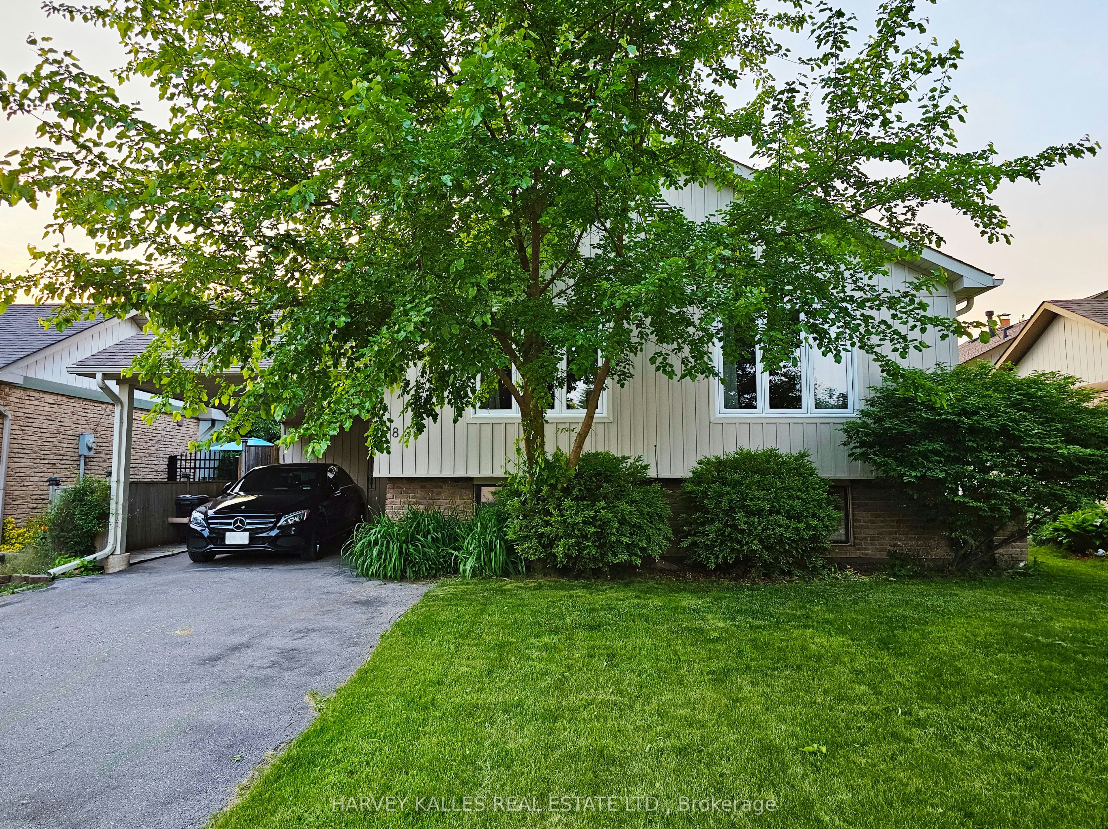 8 Pilkington Crescent, Whitby, ON, L1N 6E9