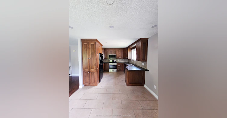 8 Pilkington Crescent, Whitby, ON, L1N 6E9 - 4