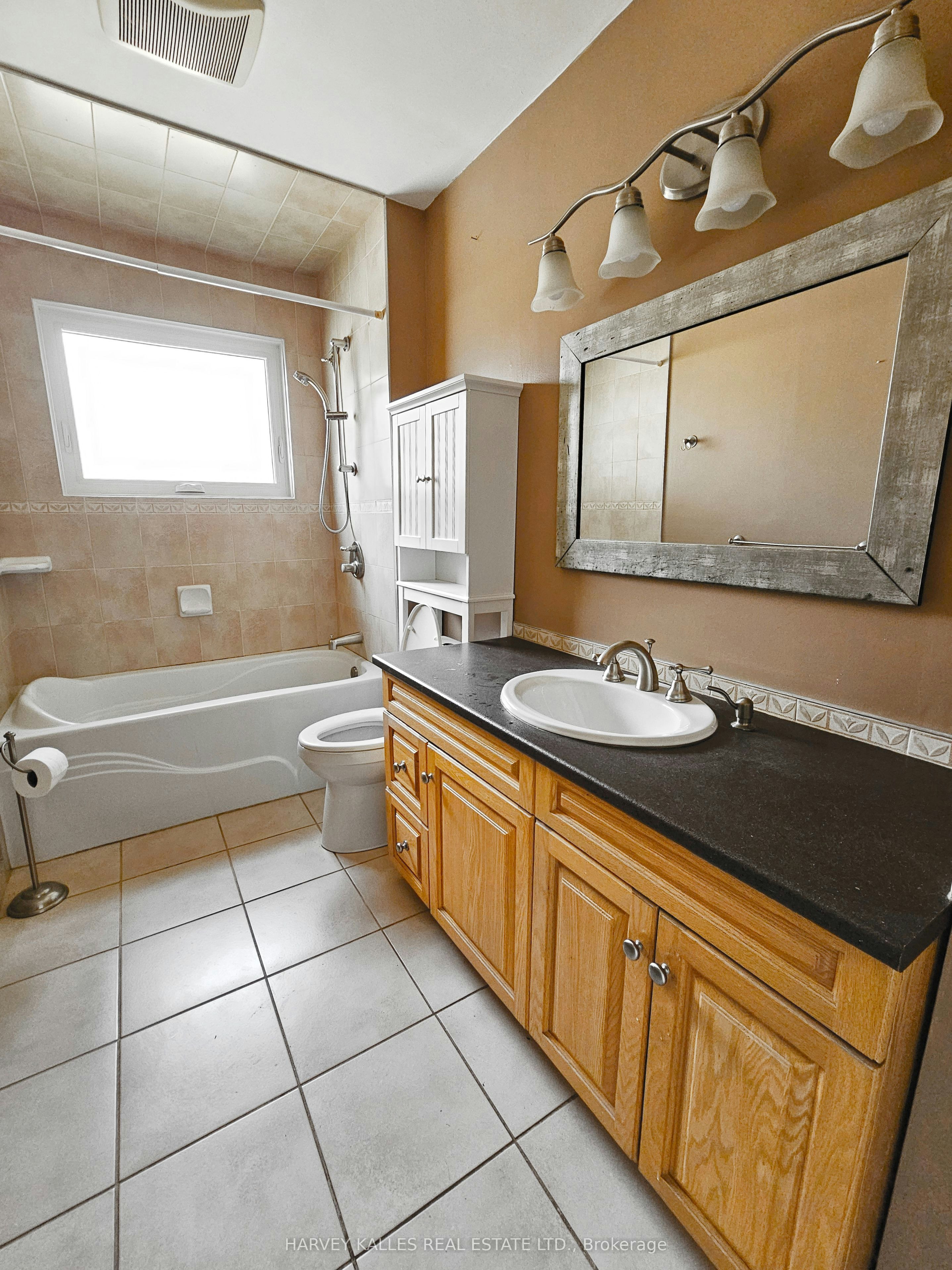 8 Pilkington Crescent, Whitby, ON, L1N 6E9 - 12