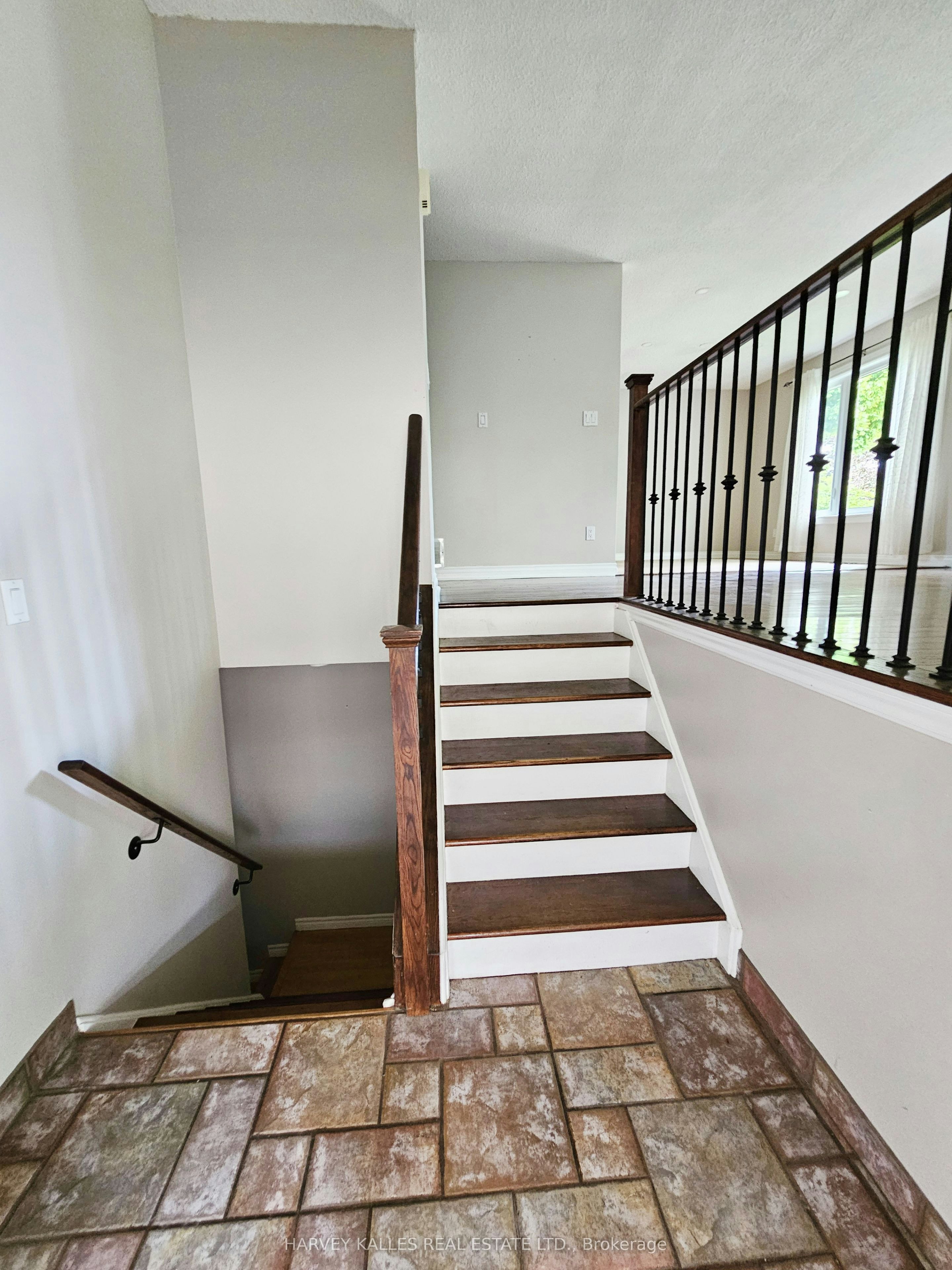 8 Pilkington Crescent, Whitby, ON, L1N 6E9 - 9