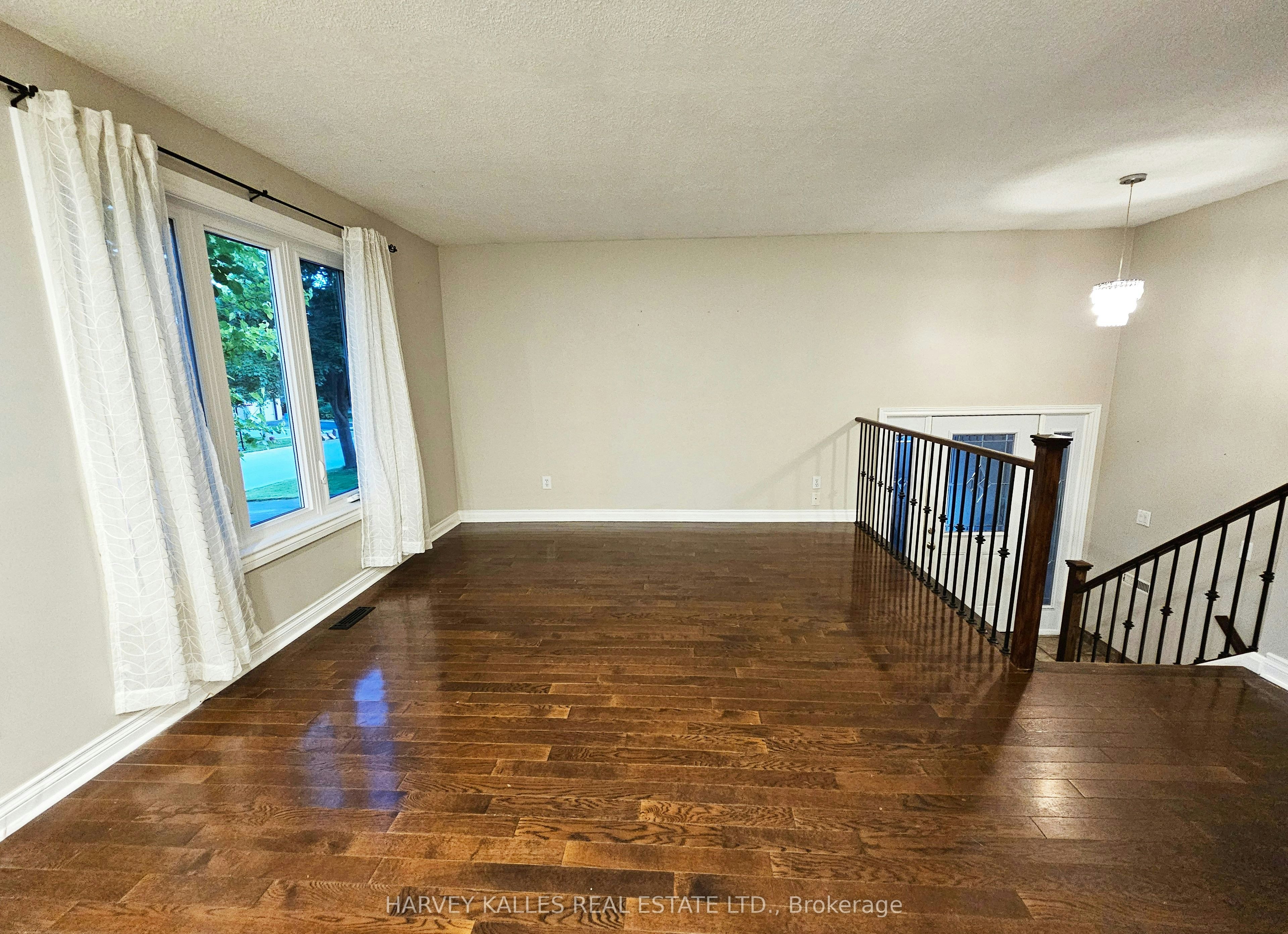 8 Pilkington Crescent, Whitby, ON, L1N 6E9 - 6