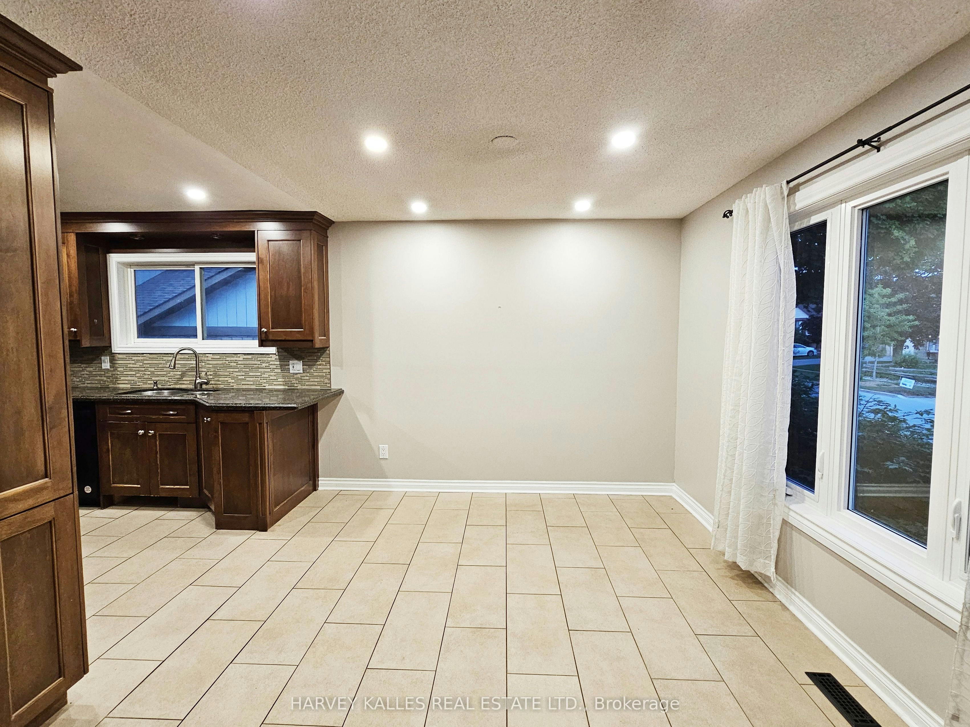 8 Pilkington Crescent, Whitby, ON, L1N 6E9 - 5