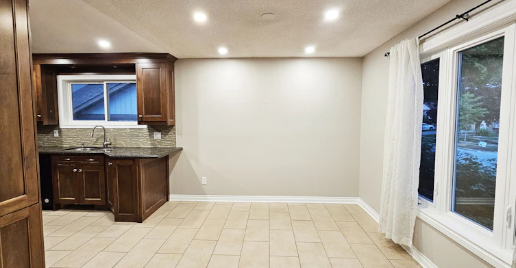 8 Pilkington Crescent, Whitby, ON, L1N 6E9 - 5