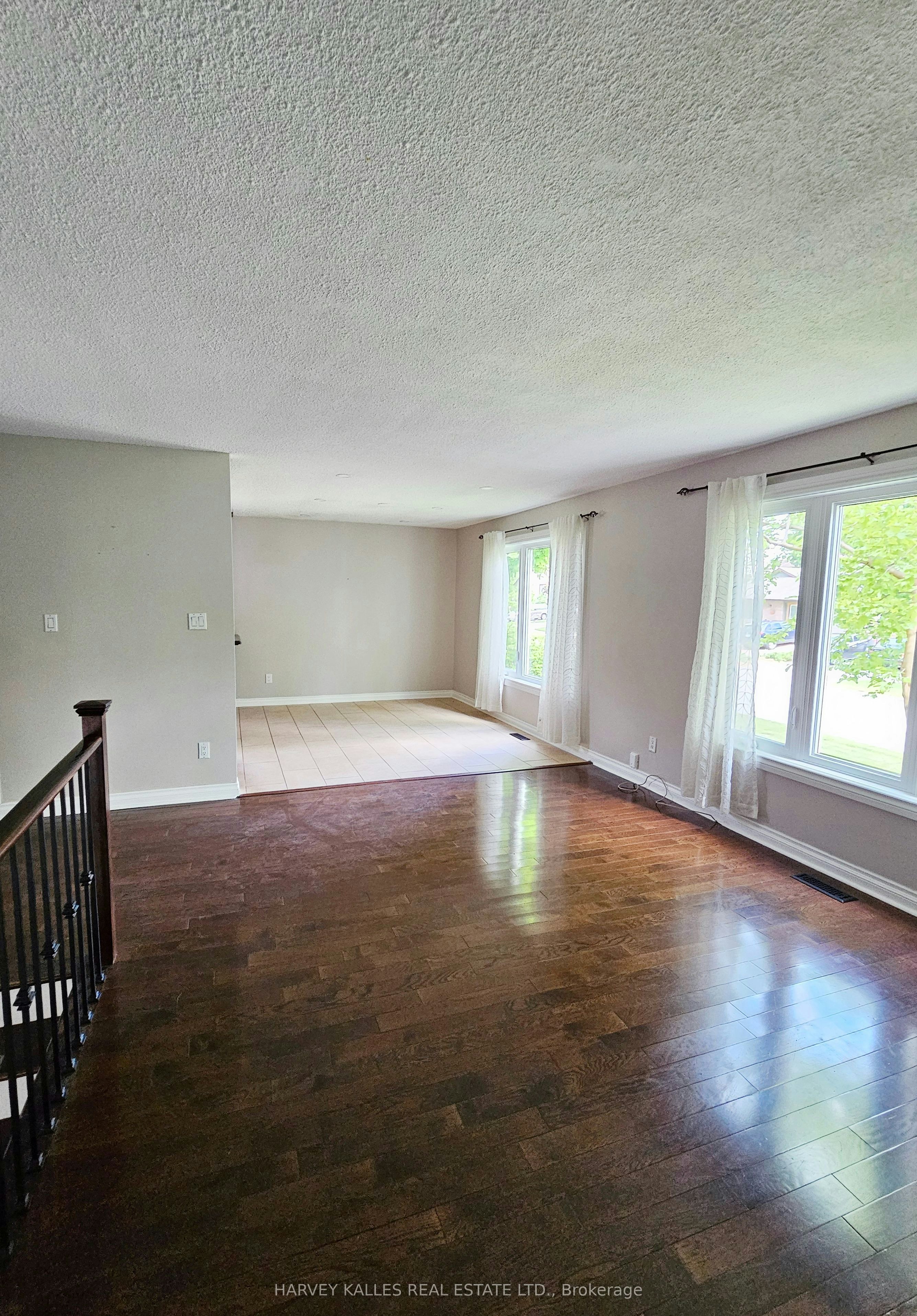8 Pilkington Crescent, Whitby, ON, L1N 6E9 - 7