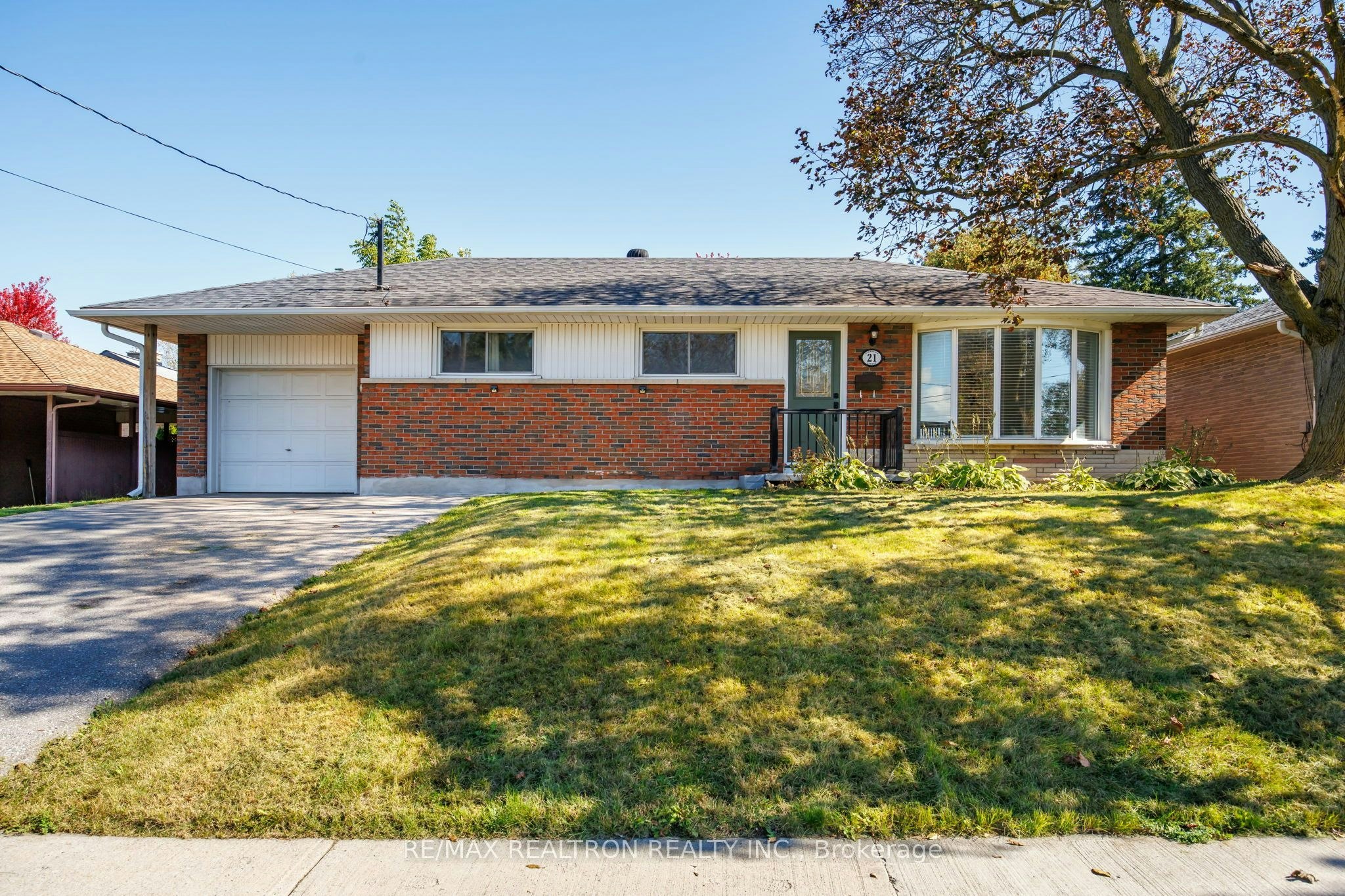 21 Athabasca Street, Oshawa, ON, L1H 7H4