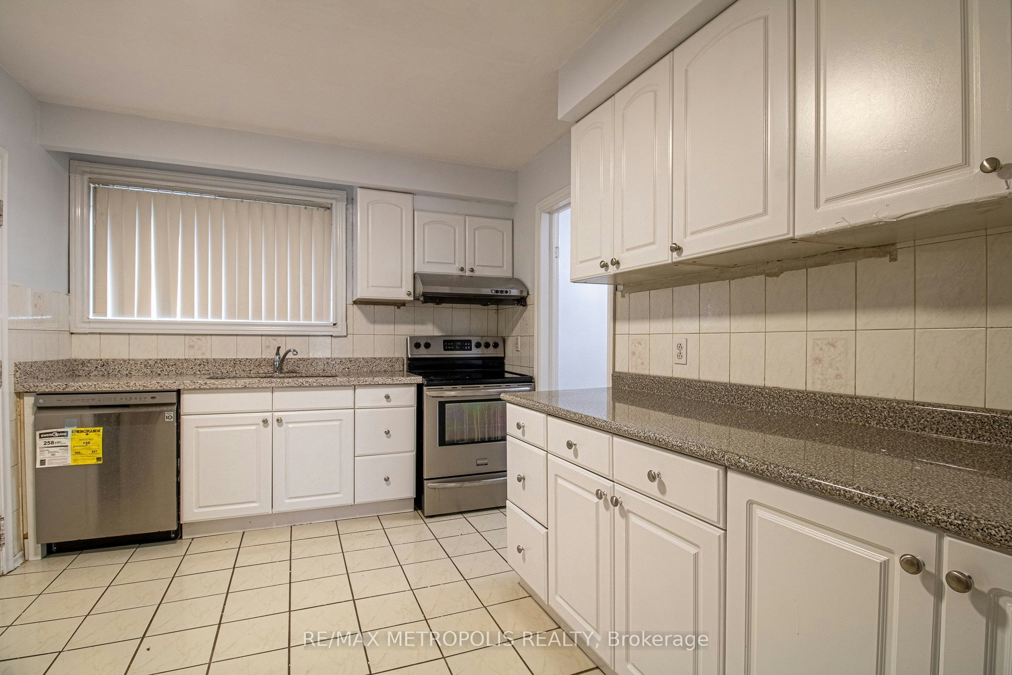 Upper-57 Chancellor Drive, Toronto, ON, M1G 2W4 - 10