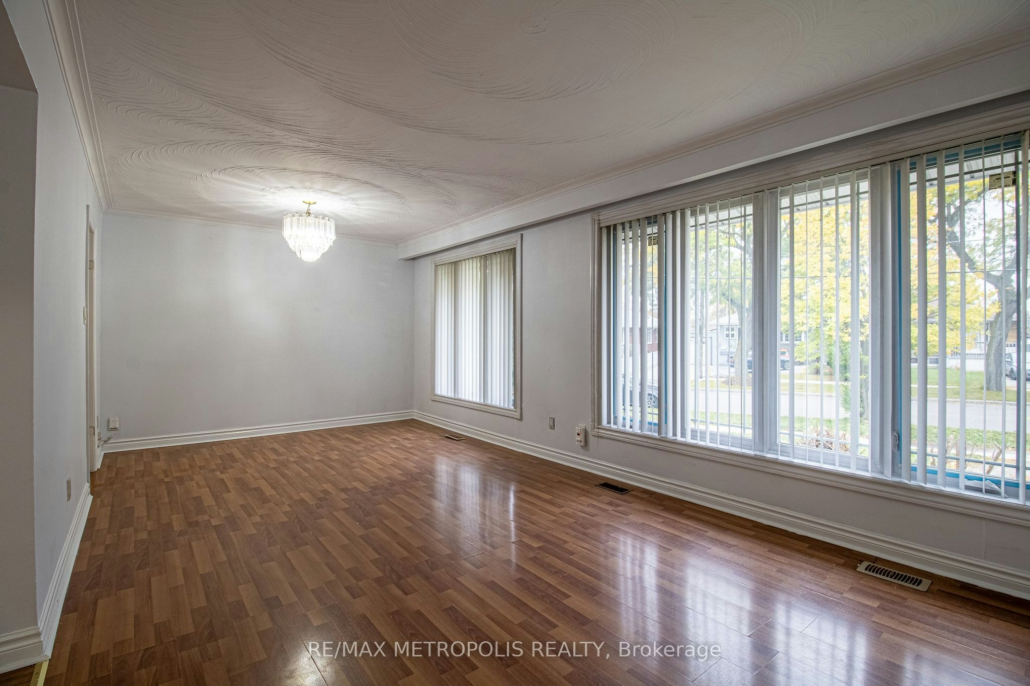 Upper-57 Chancellor Drive, Toronto, ON, M1G 2W4 - 4