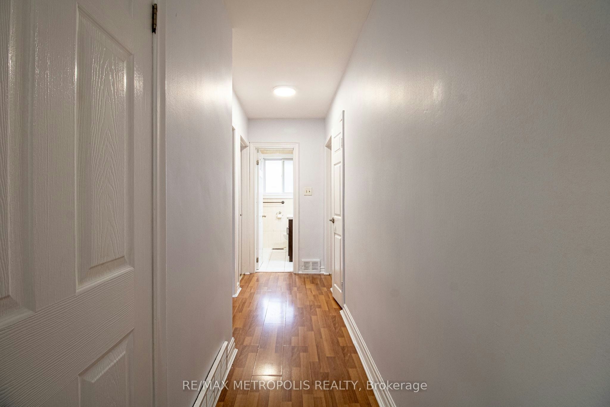 Upper-57 Chancellor Drive, Toronto, ON, M1G 2W4 - 11