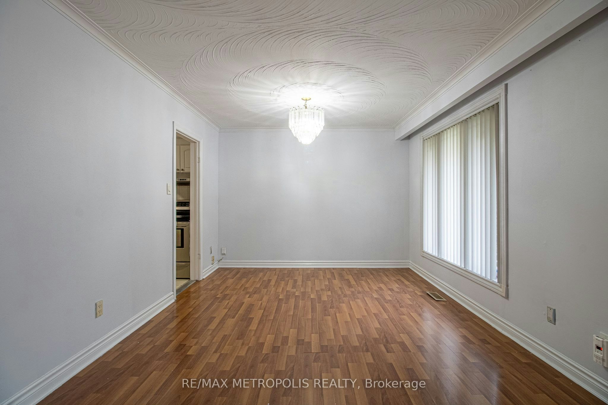 Upper-57 Chancellor Drive, Toronto, ON, M1G 2W4 - 7