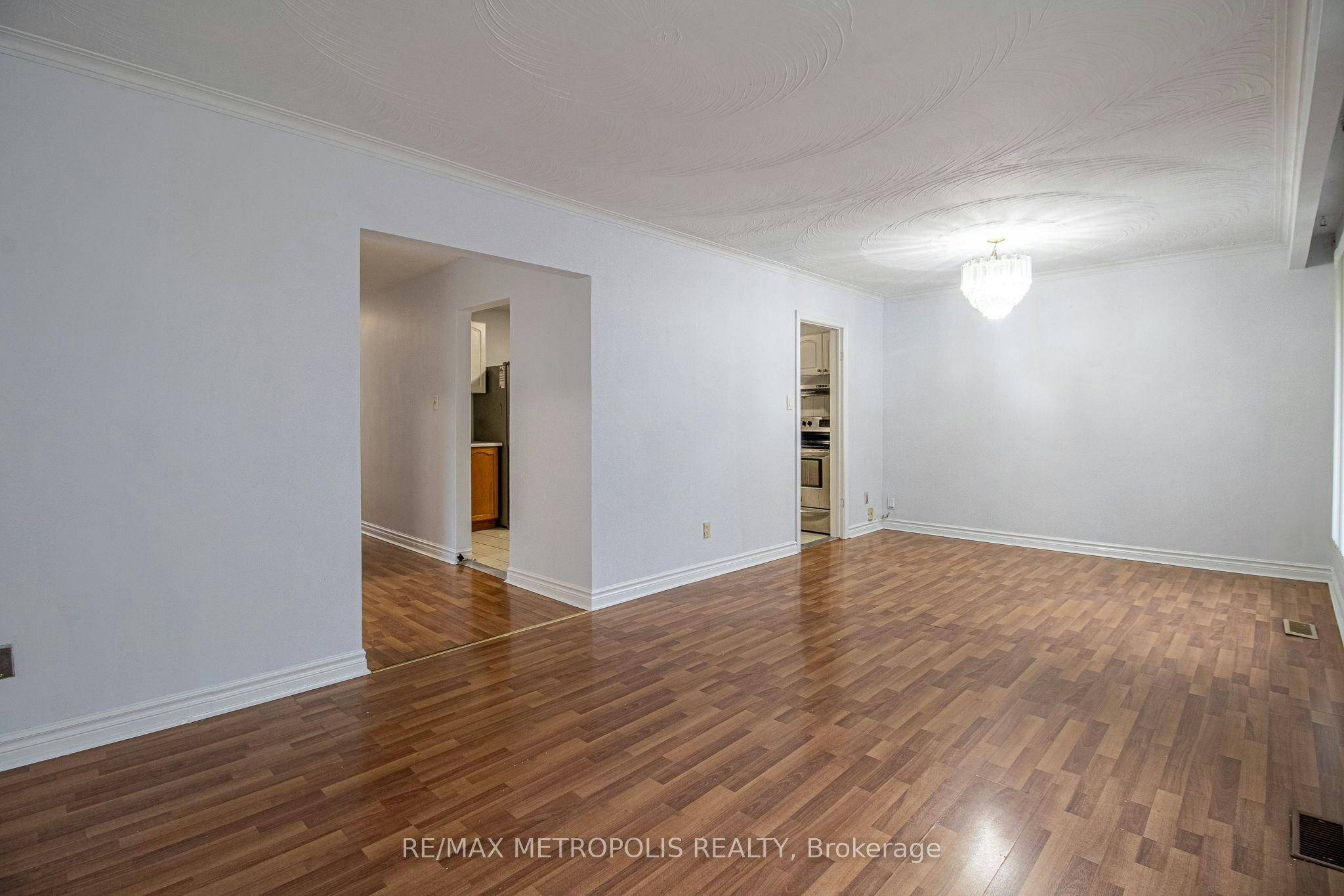 Upper-57 Chancellor Drive, Toronto, ON, M1G 2W4 - 5