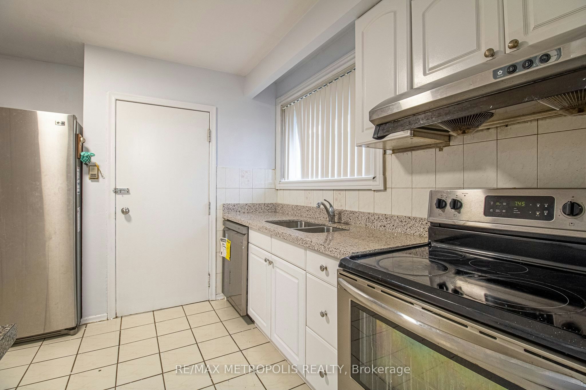 Upper-57 Chancellor Drive, Toronto, ON, M1G 2W4 - 8