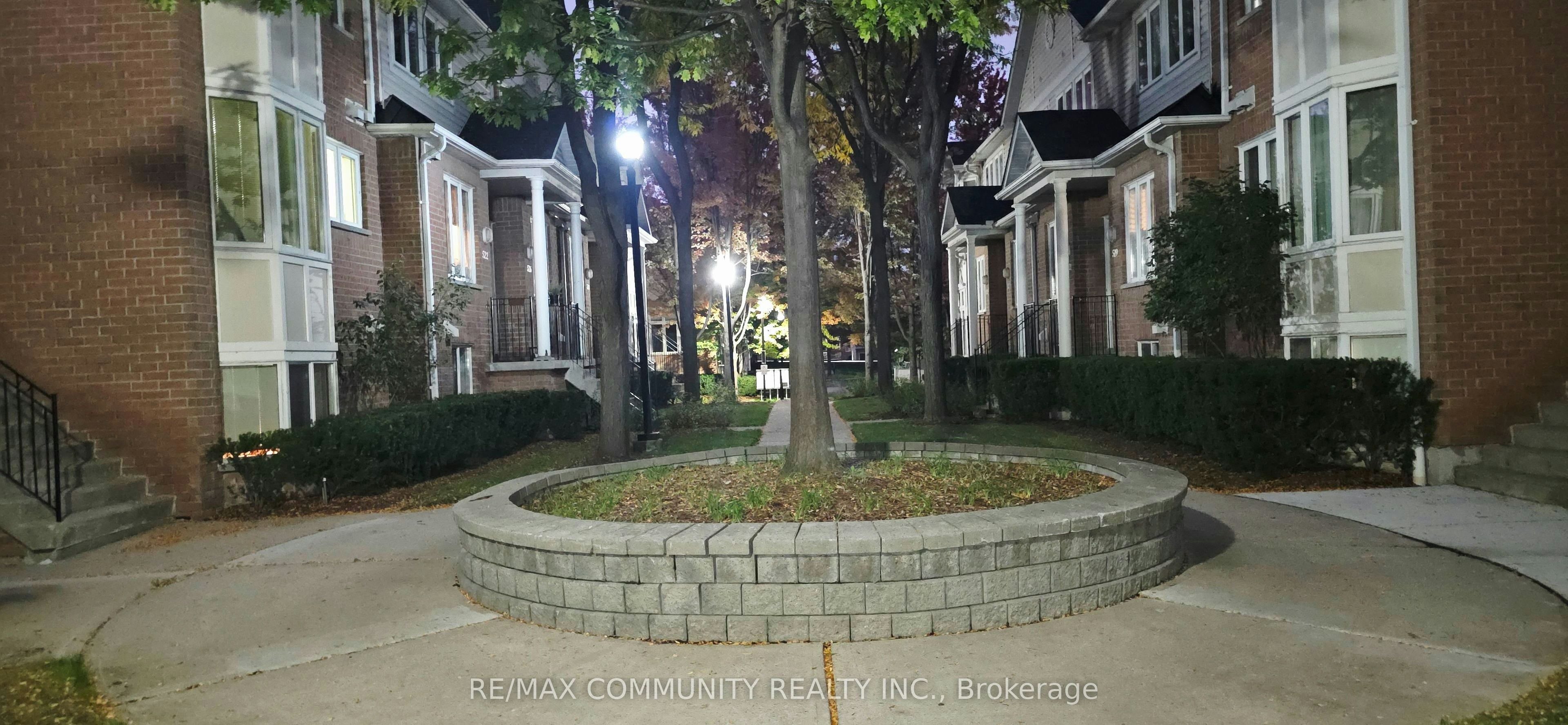 511-83 Mondeo Drive, Toronto, ON, M1P 5B6 - 5