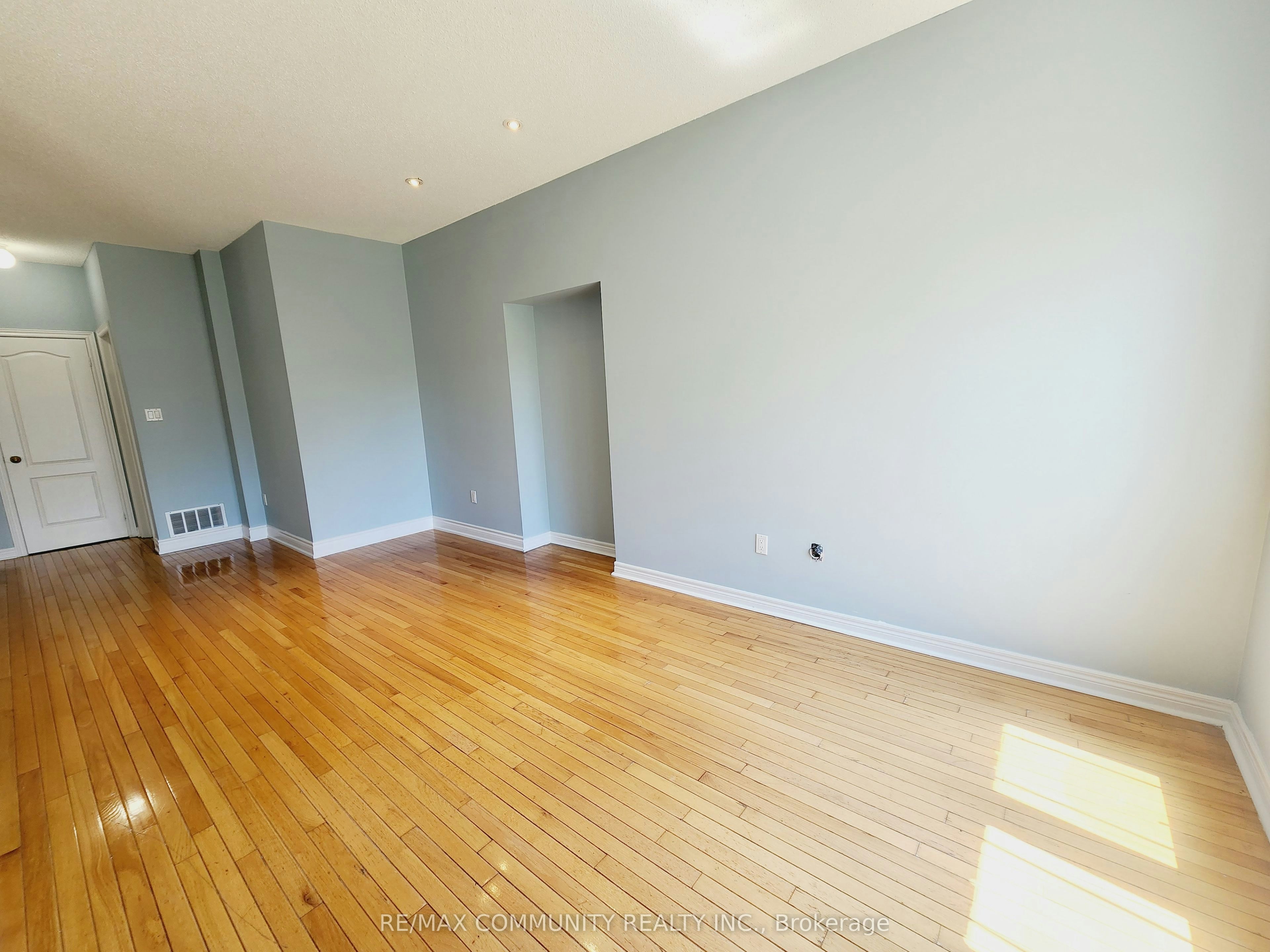 Main-61 Chartway Boulevard, Toronto, ON, M1C 5J1 - 13