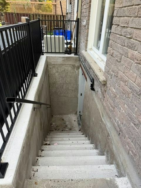 Basement Apartment-66 Vanessa Place, Whitby, ON, L1N 6T3 - 17