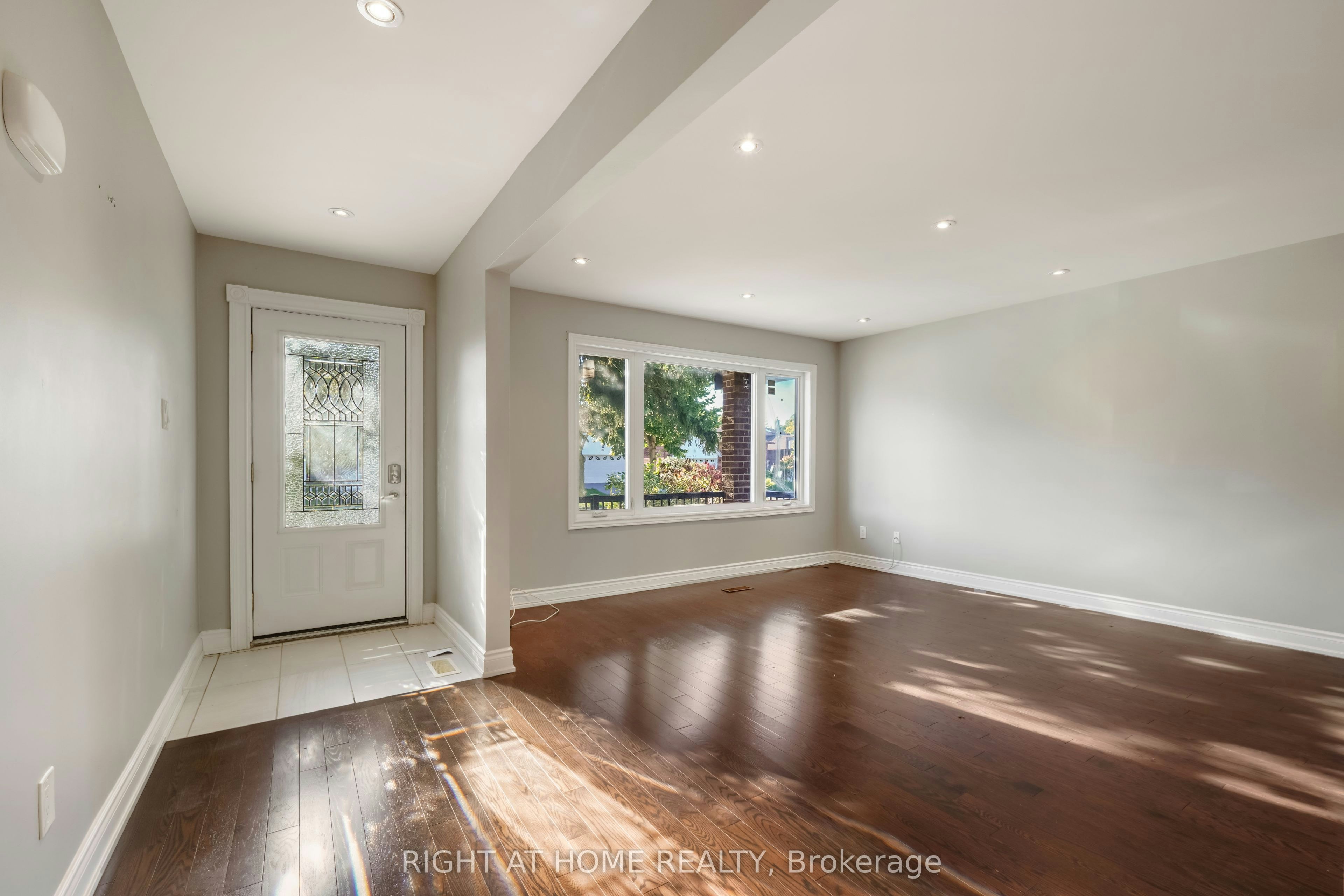 21 Cleethorpes Boulevard, Toronto, ON, M1S 2S7 - 3