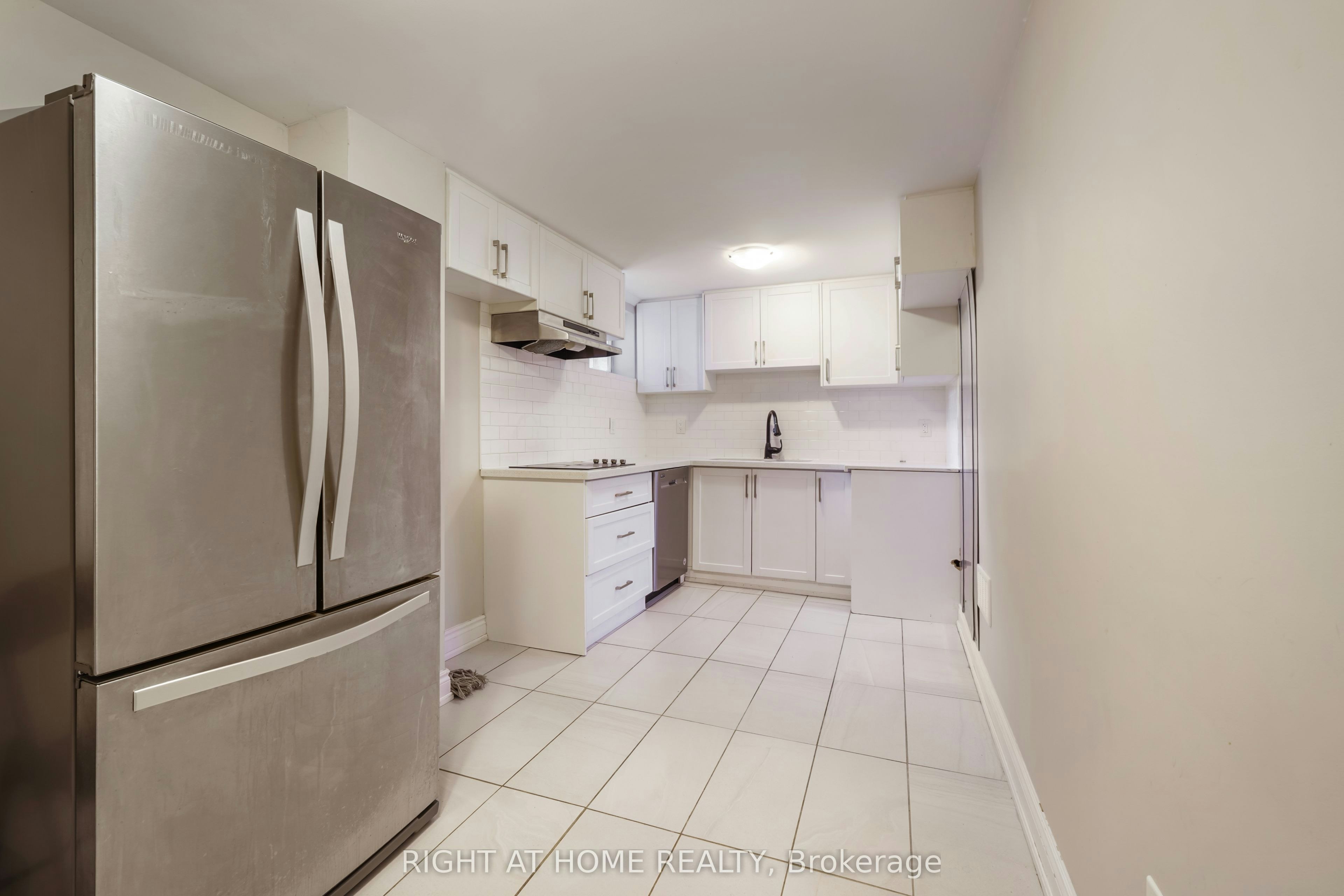 21 Cleethorpes Boulevard, Toronto, ON, M1S 2S7 - 23