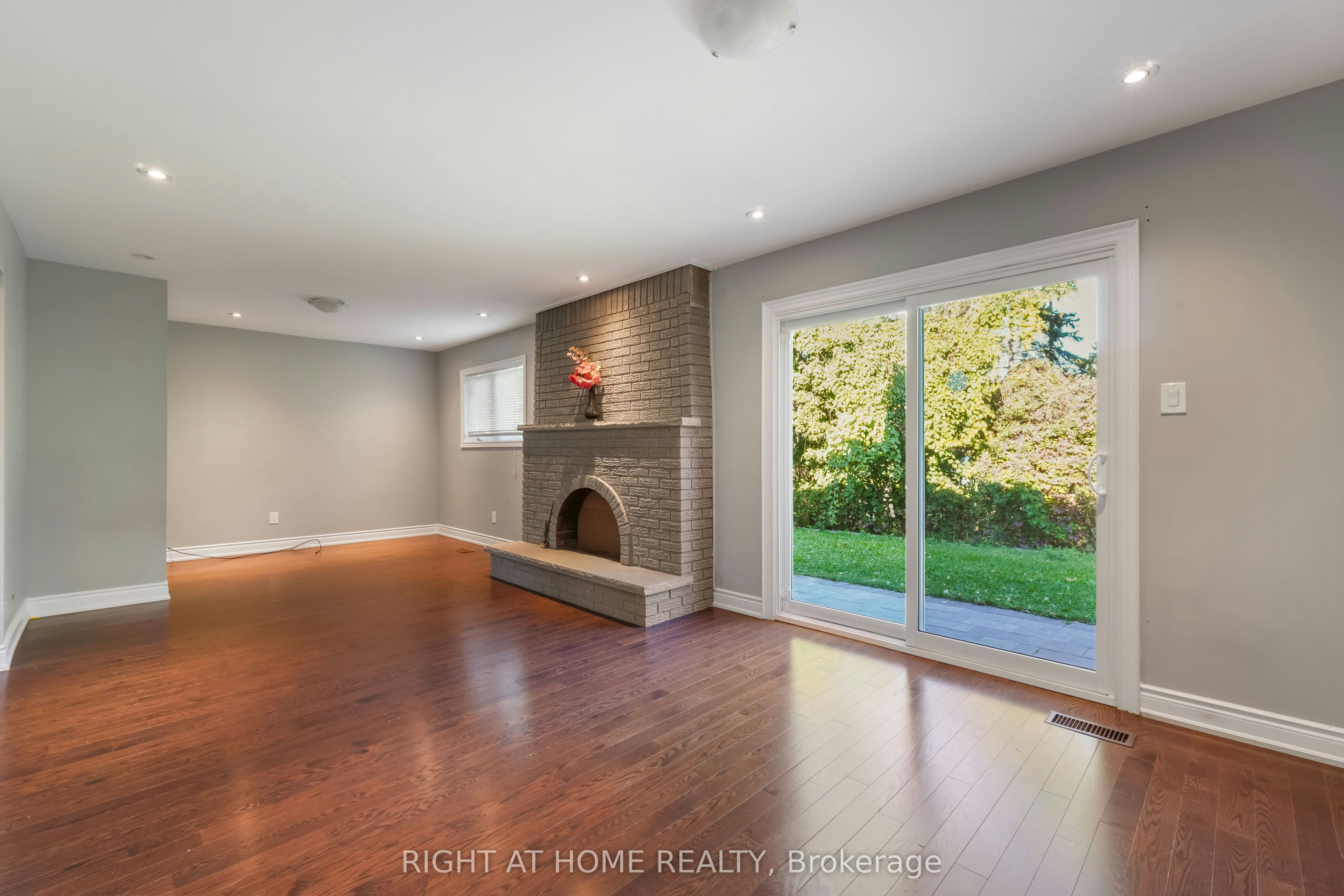 21 Cleethorpes Boulevard, Toronto, ON, M1S 2S7 - 12