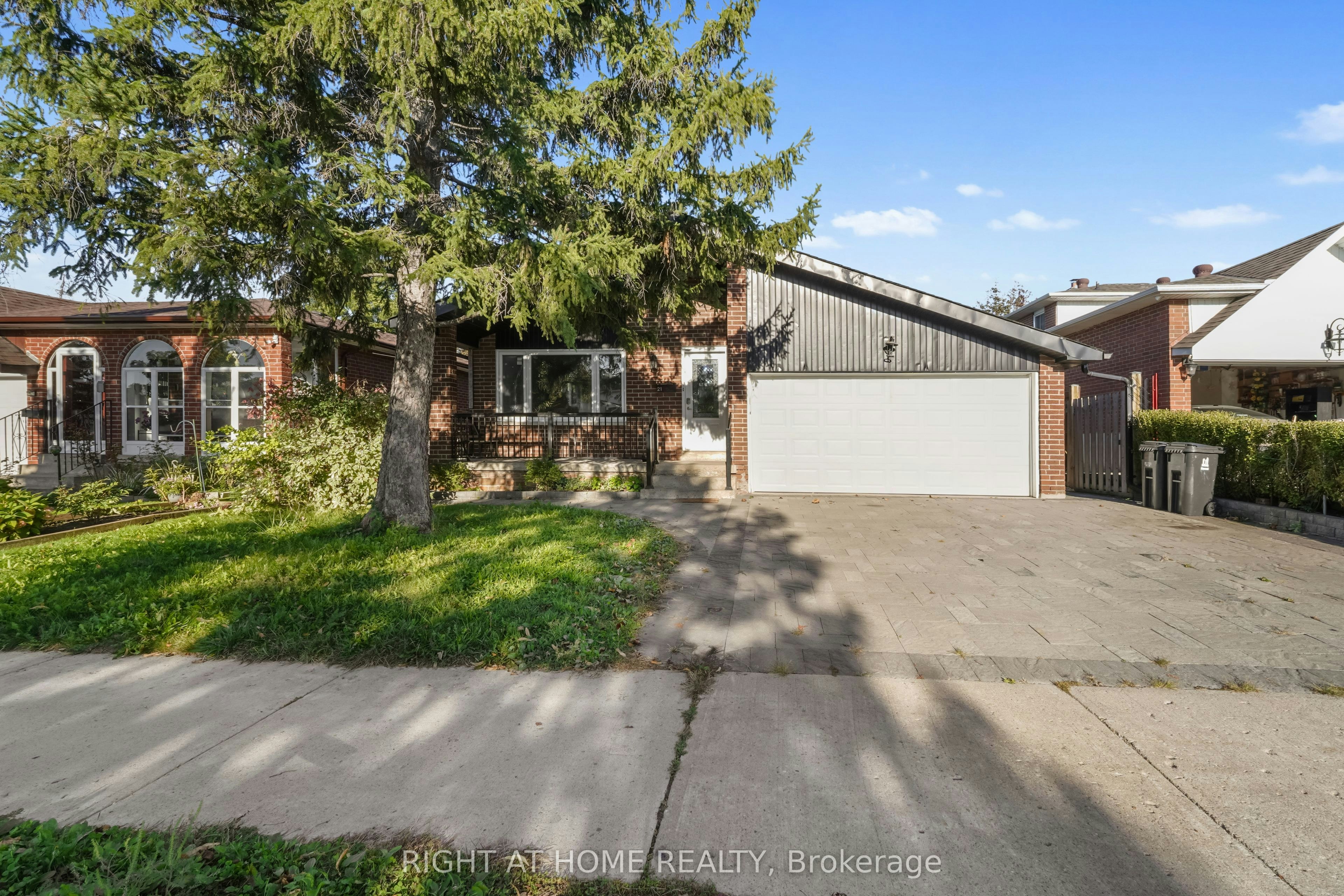 21 Cleethorpes Boulevard, Toronto, ON, M1S 2S7