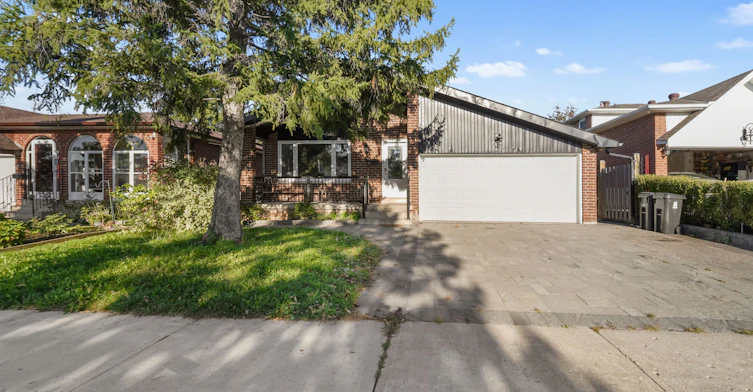 21 Cleethorpes Boulevard, Toronto, ON, M1S 2S7