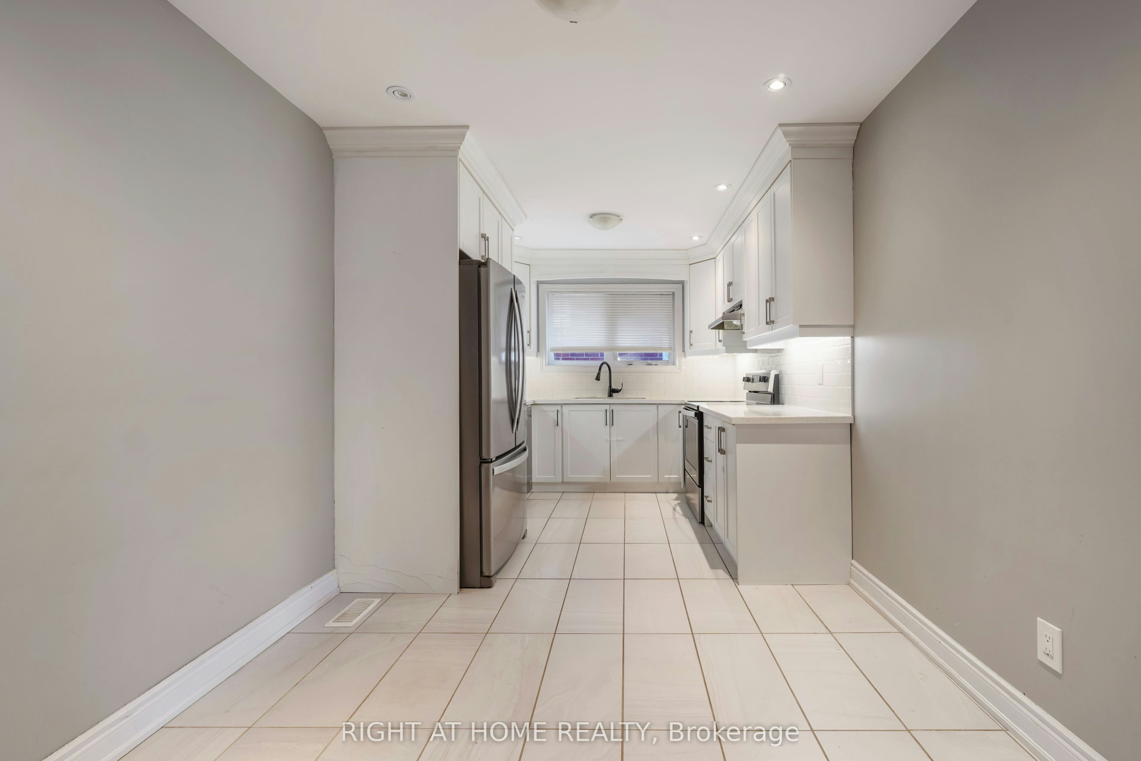 21 Cleethorpes Boulevard, Toronto, ON, M1S 2S7 - 7
