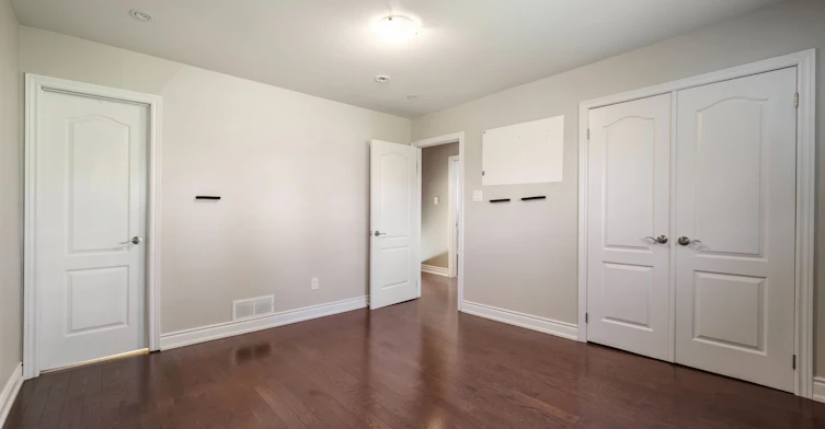 21 Cleethorpes Boulevard, Toronto, ON, M1S 2S7 - 21