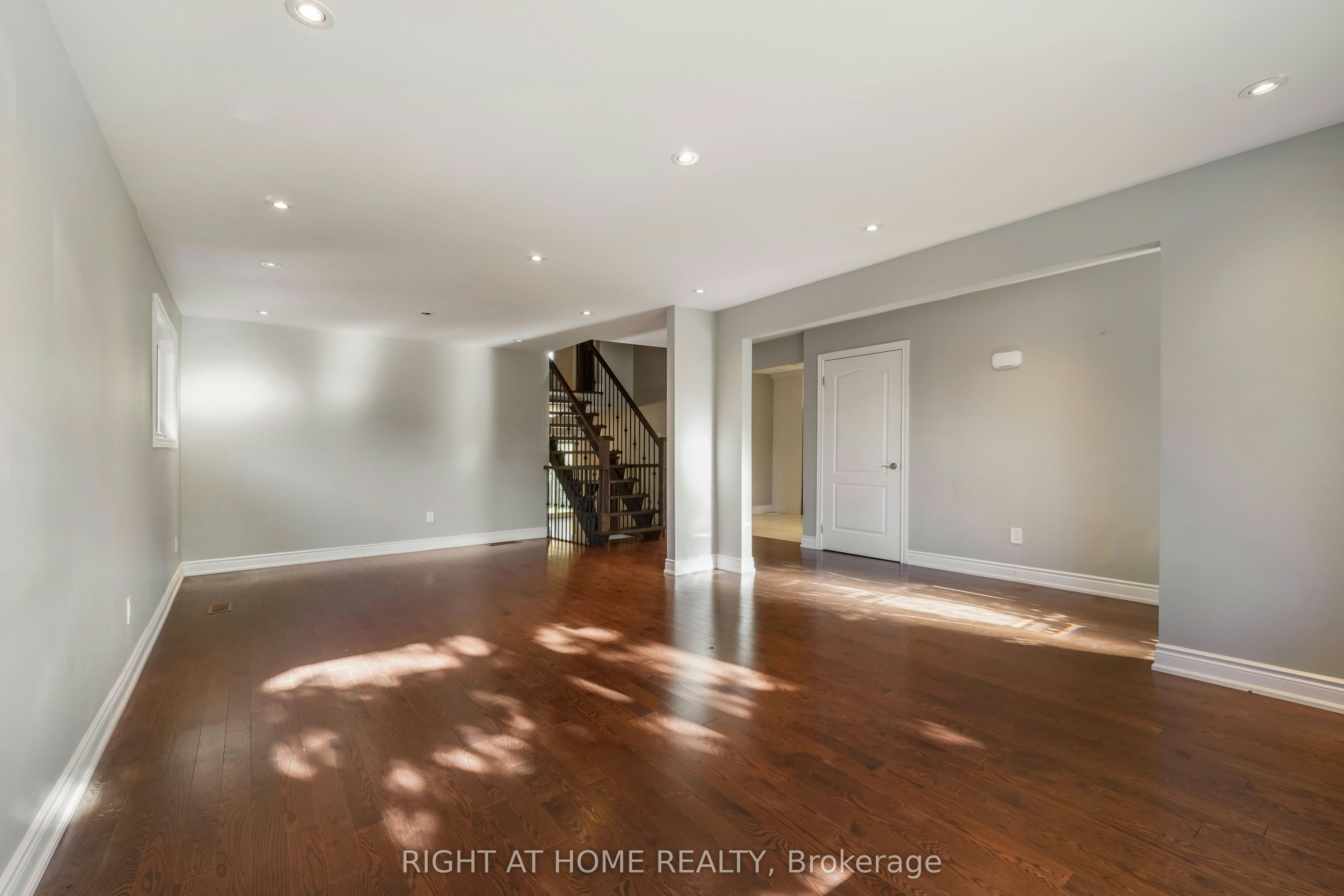 21 Cleethorpes Boulevard, Toronto, ON, M1S 2S7 - 5