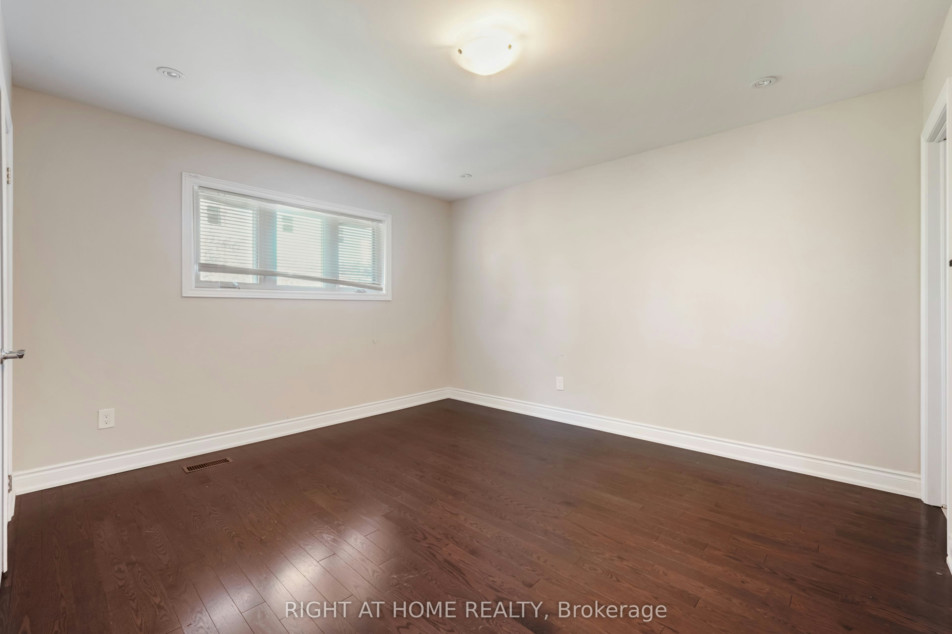 21 Cleethorpes Boulevard, Toronto, ON, M1S 2S7 - 20