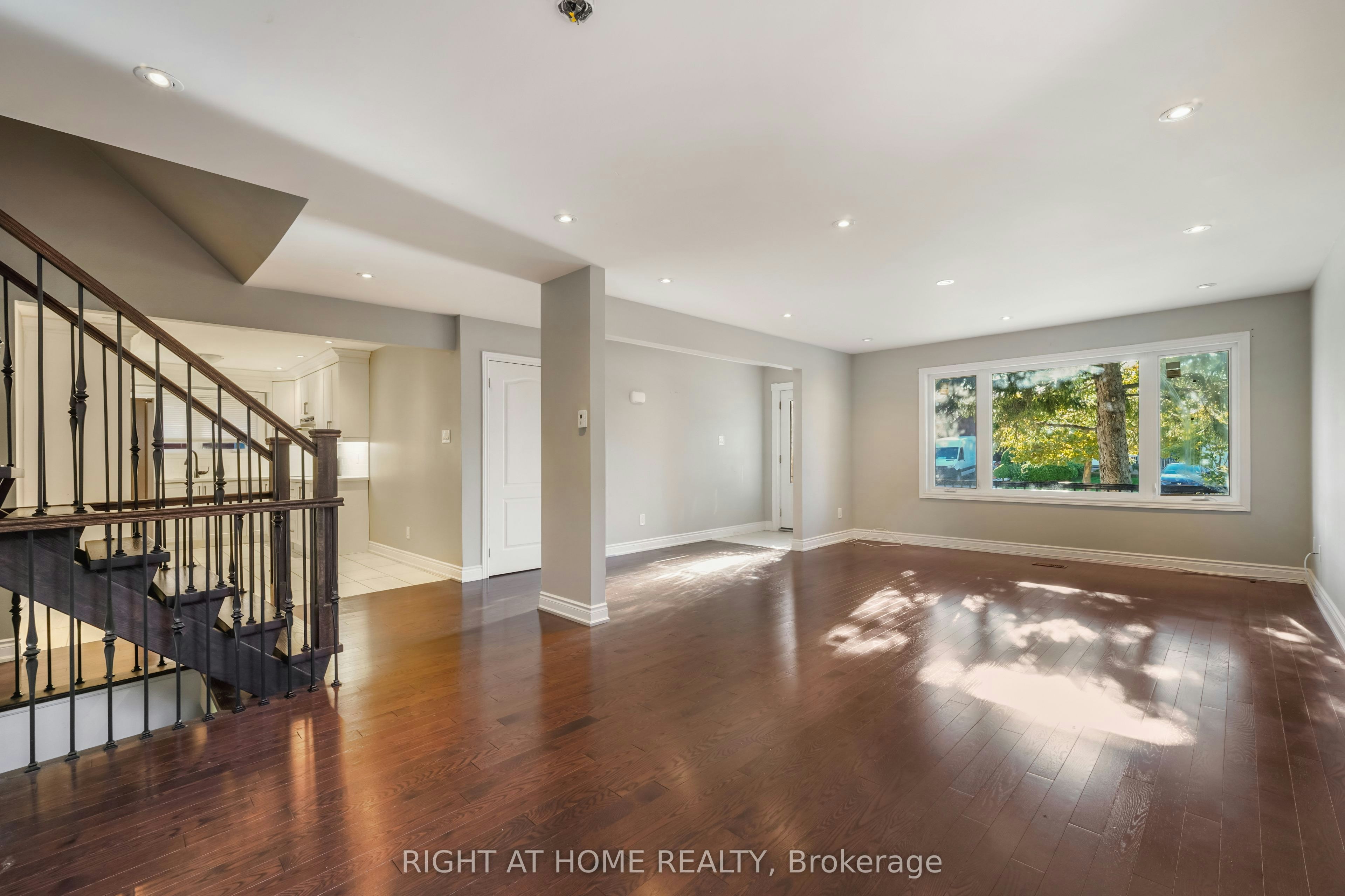 21 Cleethorpes Boulevard, Toronto, ON, M1S 2S7 - 6