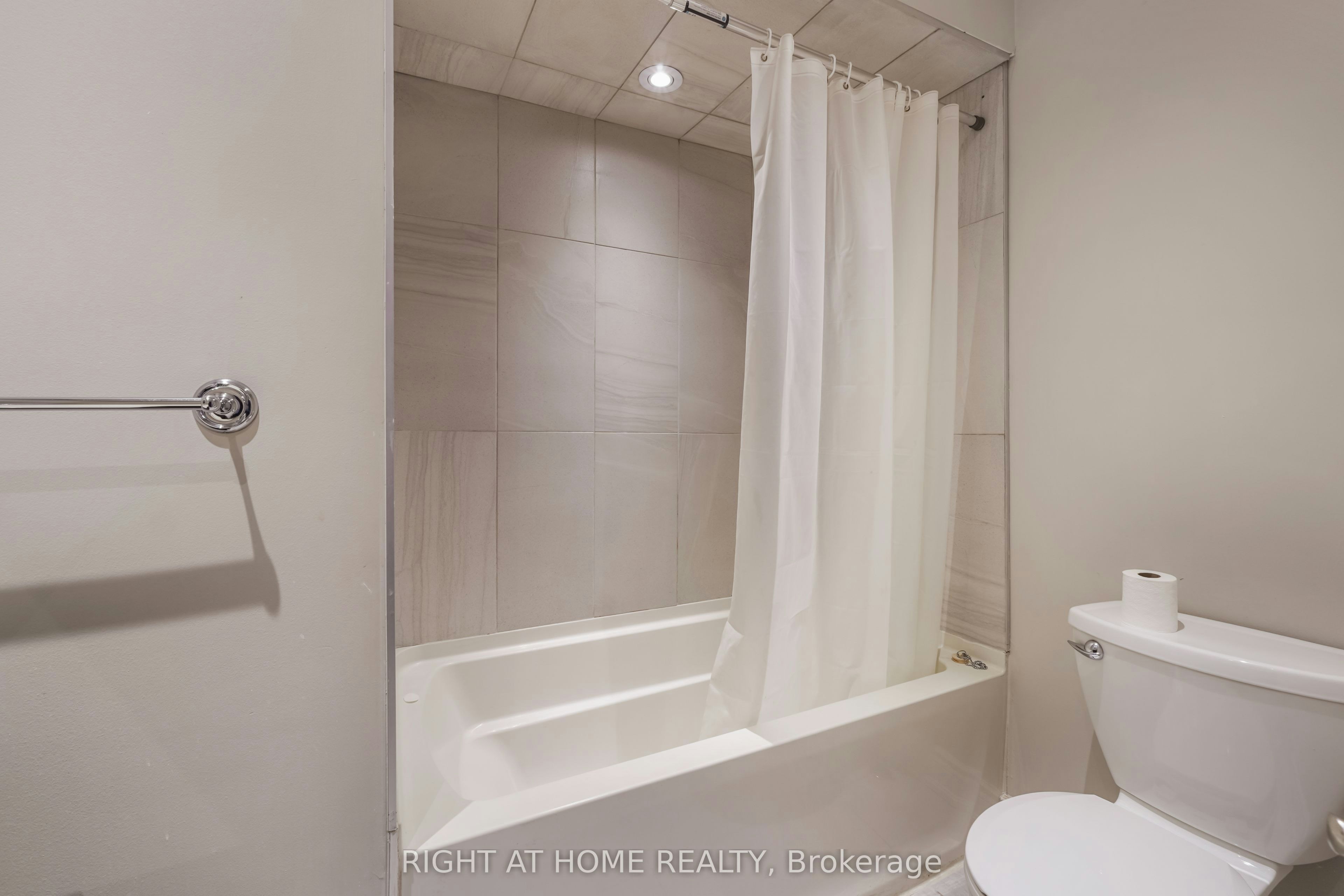 21 Cleethorpes Boulevard, Toronto, ON, M1S 2S7 - 18
