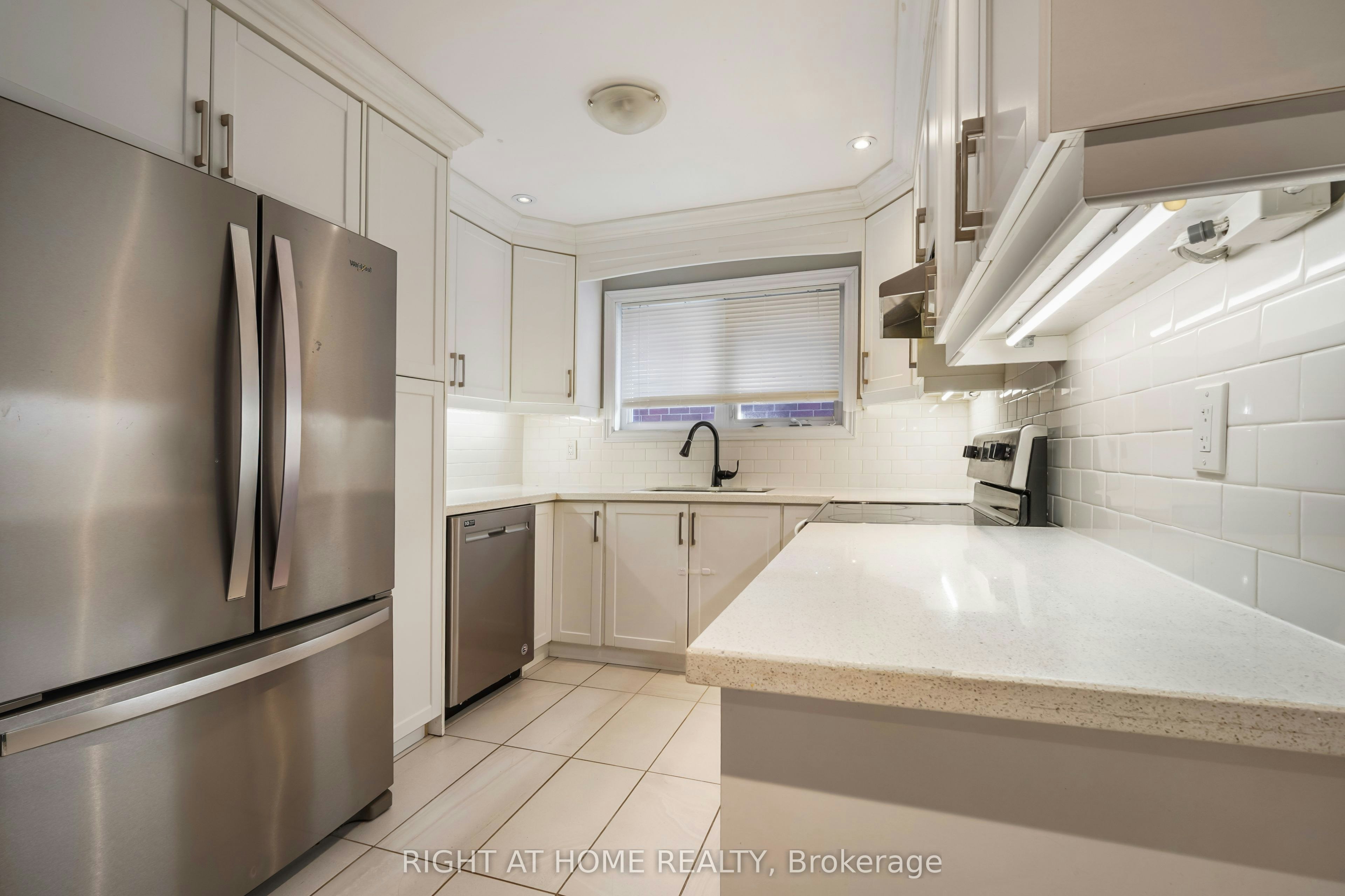 21 Cleethorpes Boulevard, Toronto, ON, M1S 2S7 - 8