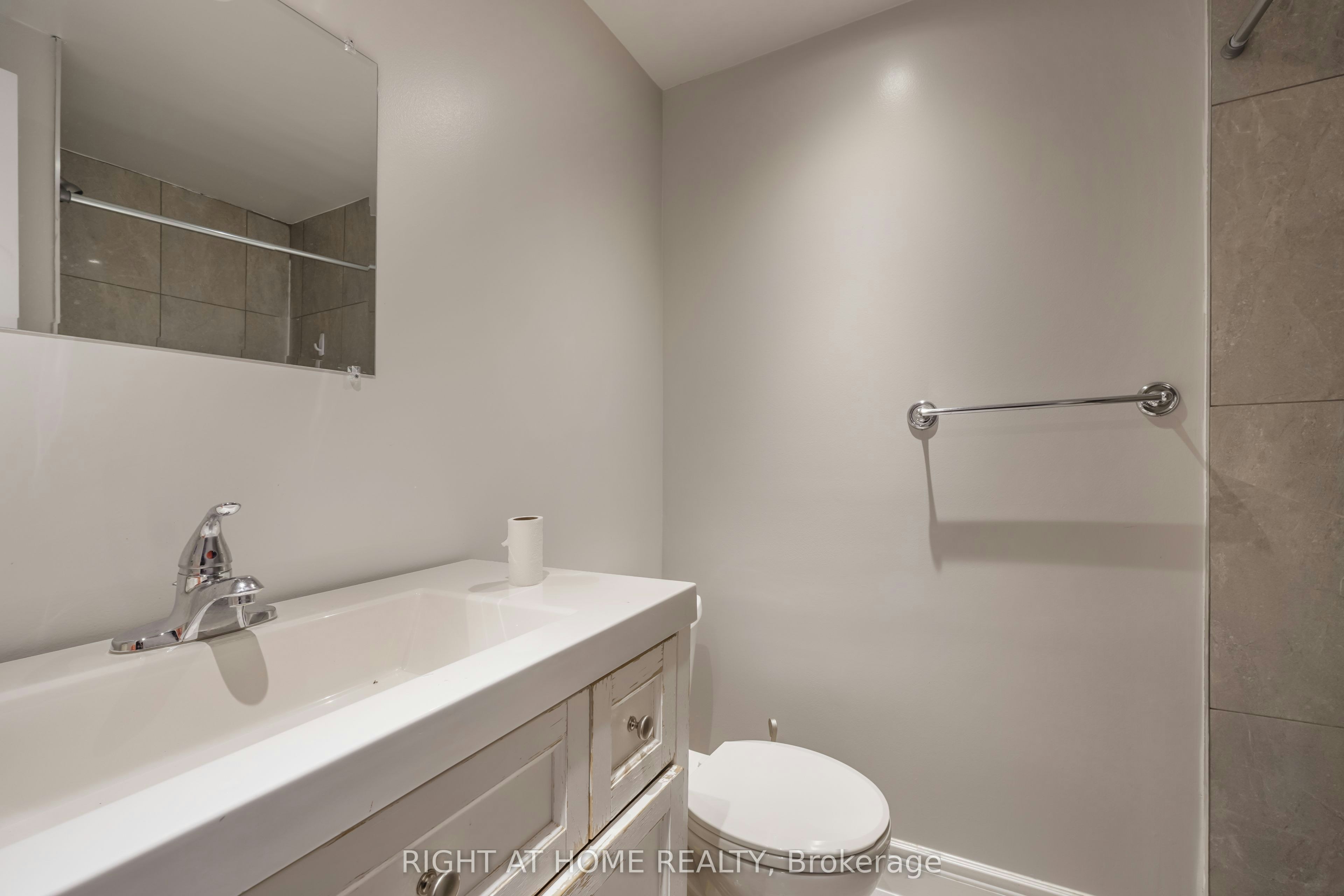 21 Cleethorpes Boulevard, Toronto, ON, M1S 2S7 - 11