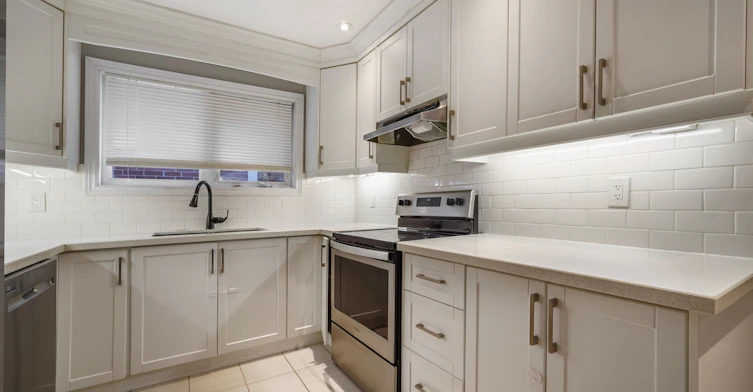 21 Cleethorpes Boulevard, Toronto, ON, M1S 2S7 - 9