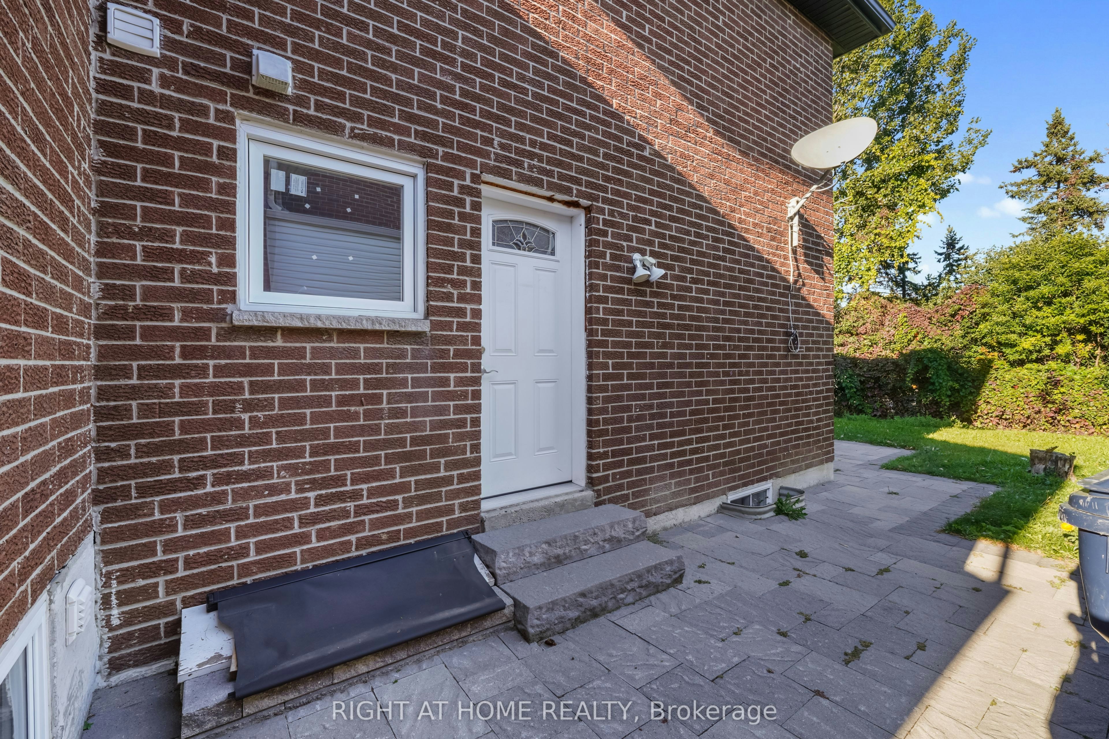 21 Cleethorpes Boulevard, Toronto, ON, M1S 2S7 - 27