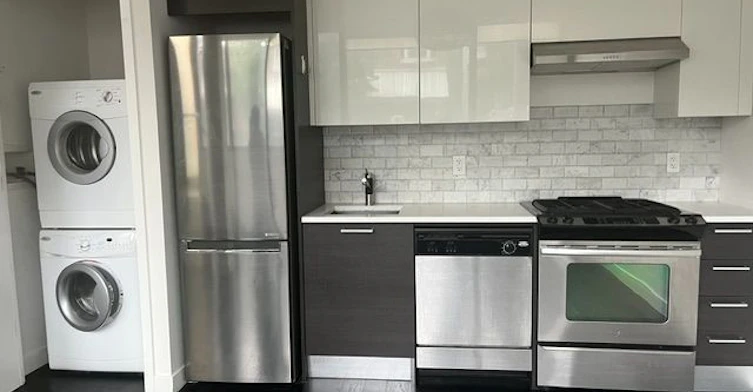 90 Broadview Avenue, Toronto, ON, M4M 0A7 - 6
