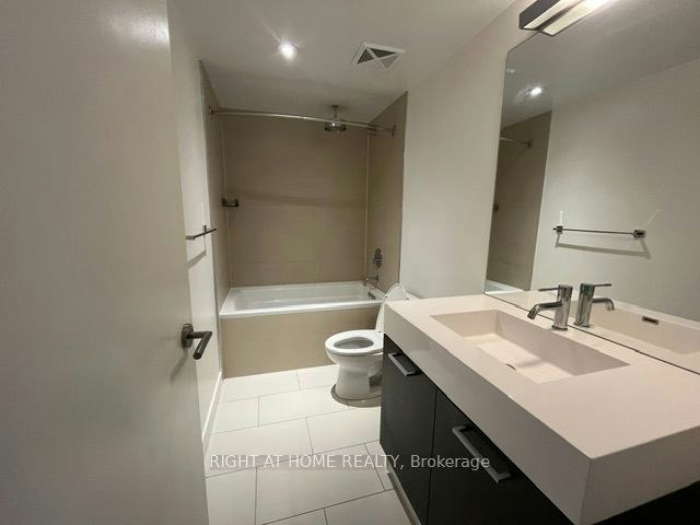 90 Broadview Avenue, Toronto, ON, M4M 0A7 - 8