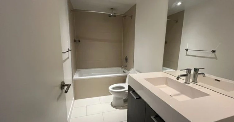 90 Broadview Avenue, Toronto, ON, M4M 0A7 - 8